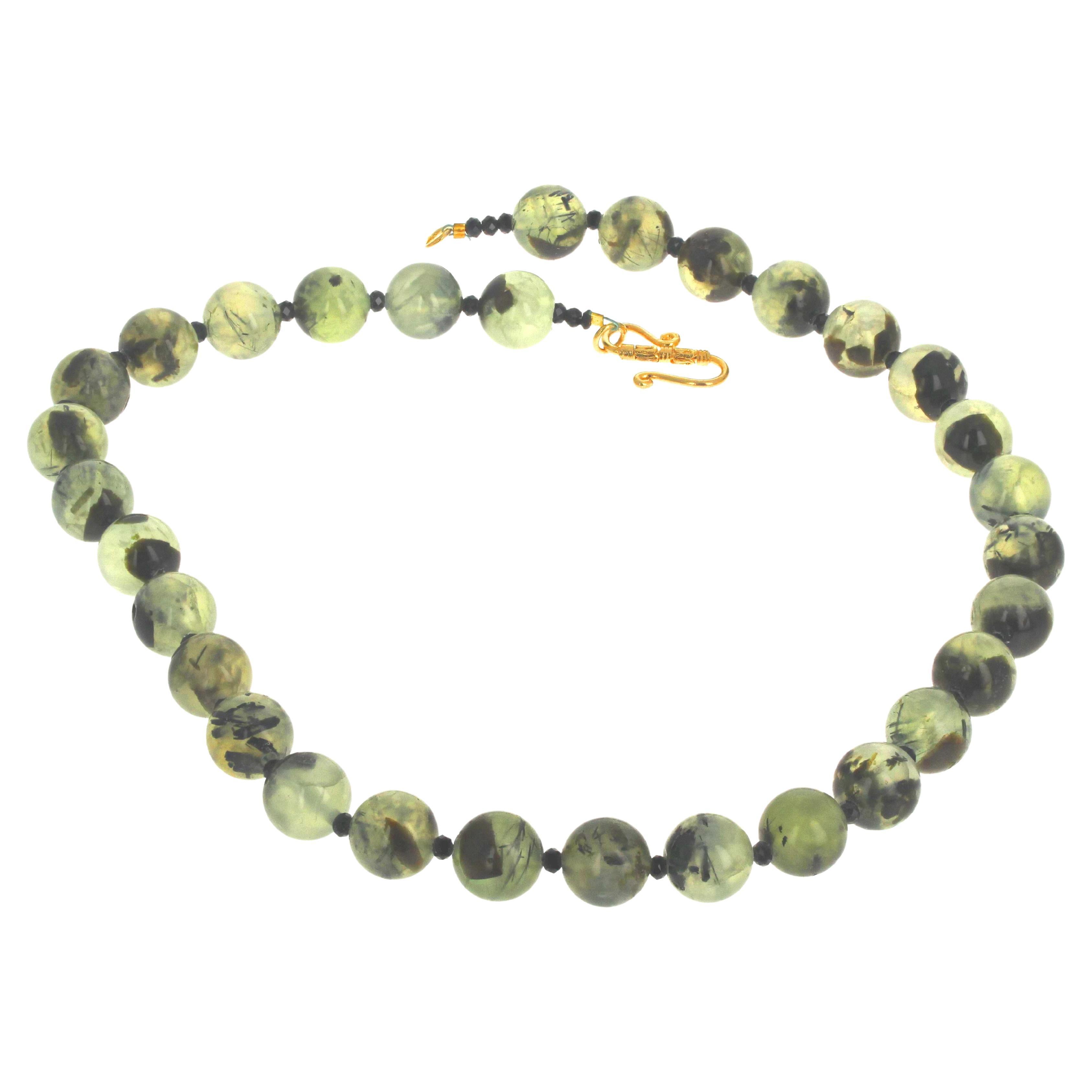 AJD Elegant Natural Real Prehnite and Black Onyx 19' Necklace In New Condition For Sale In Raleigh, NC
