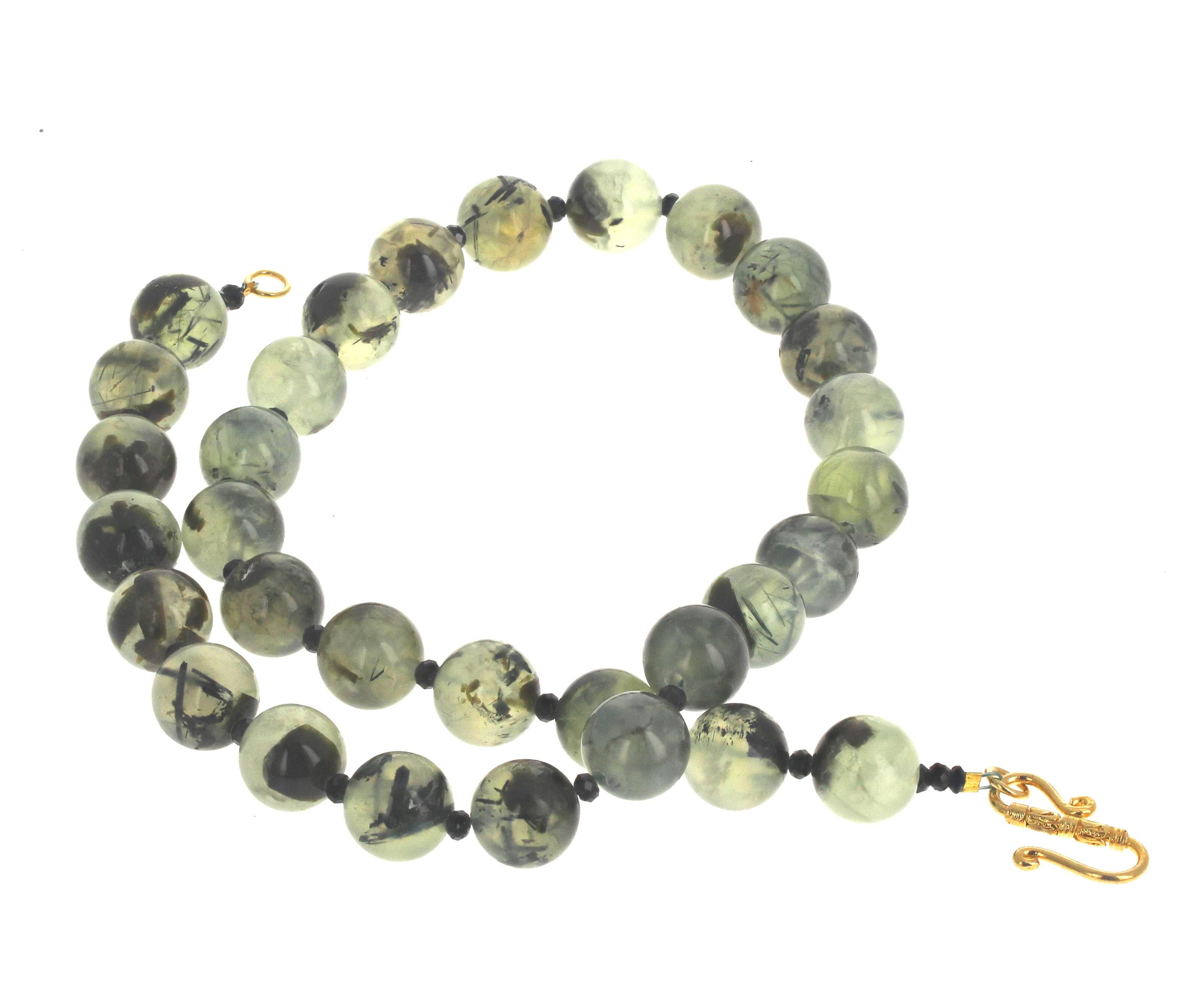 AJD Elegant Natural Real Prehnite and Black Onyx 19' Necklace For Sale 1