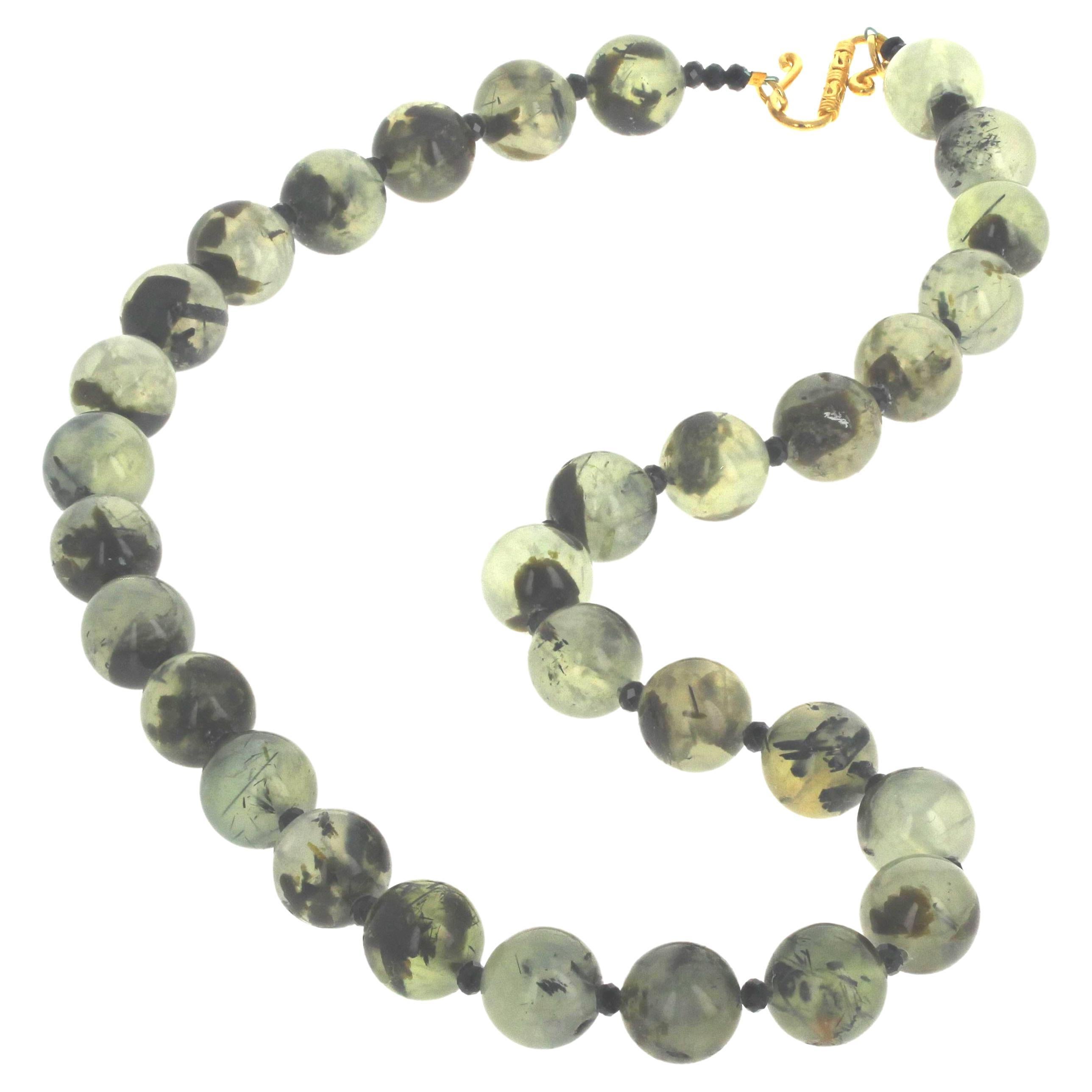 AJD Elegant Natural Real Prehnite and Black Onyx 19' Necklace For Sale