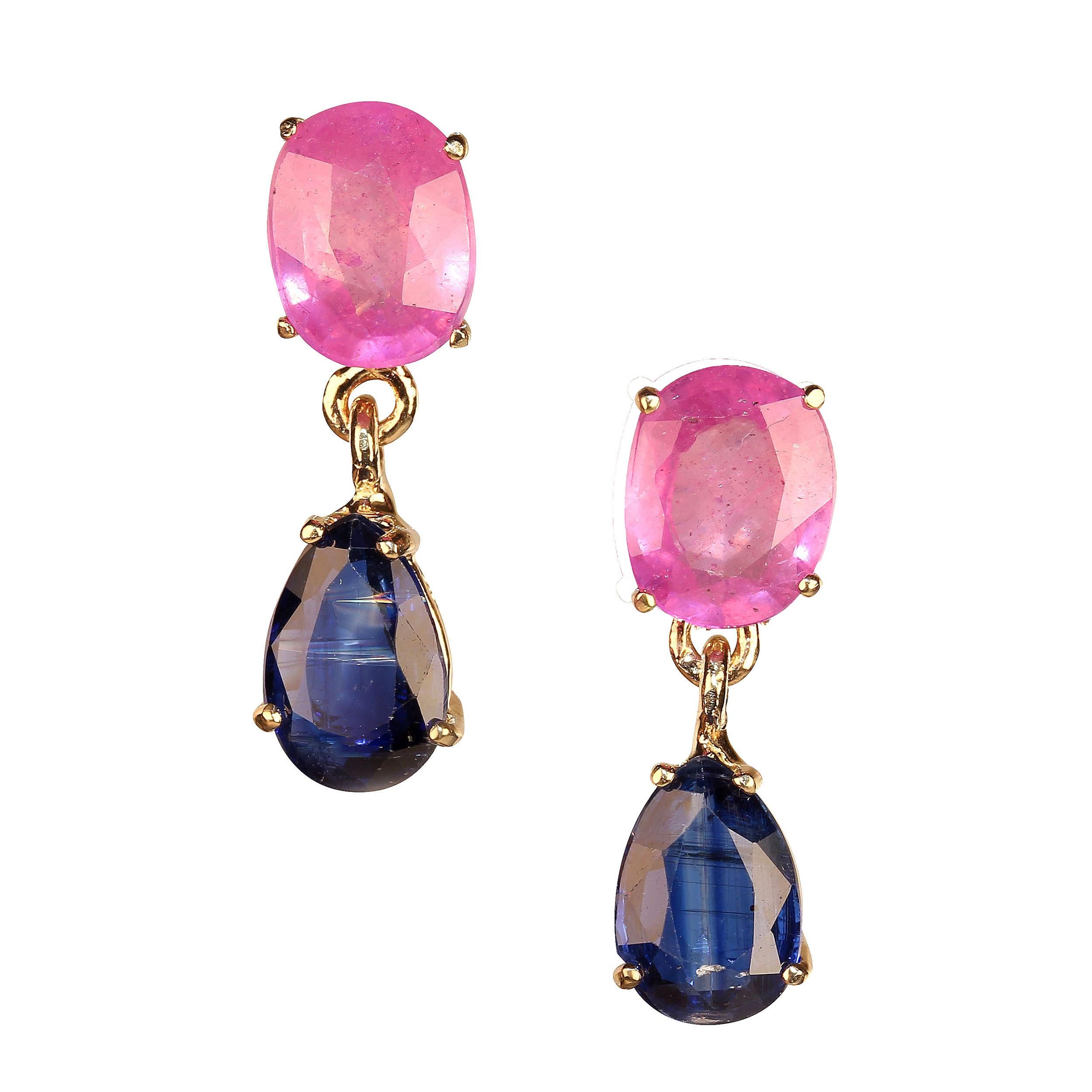 AJD Eleganti orecchini pendenti con zaffiro rosa e kyanite blu in oro giallo 14 carati in vendita 3
