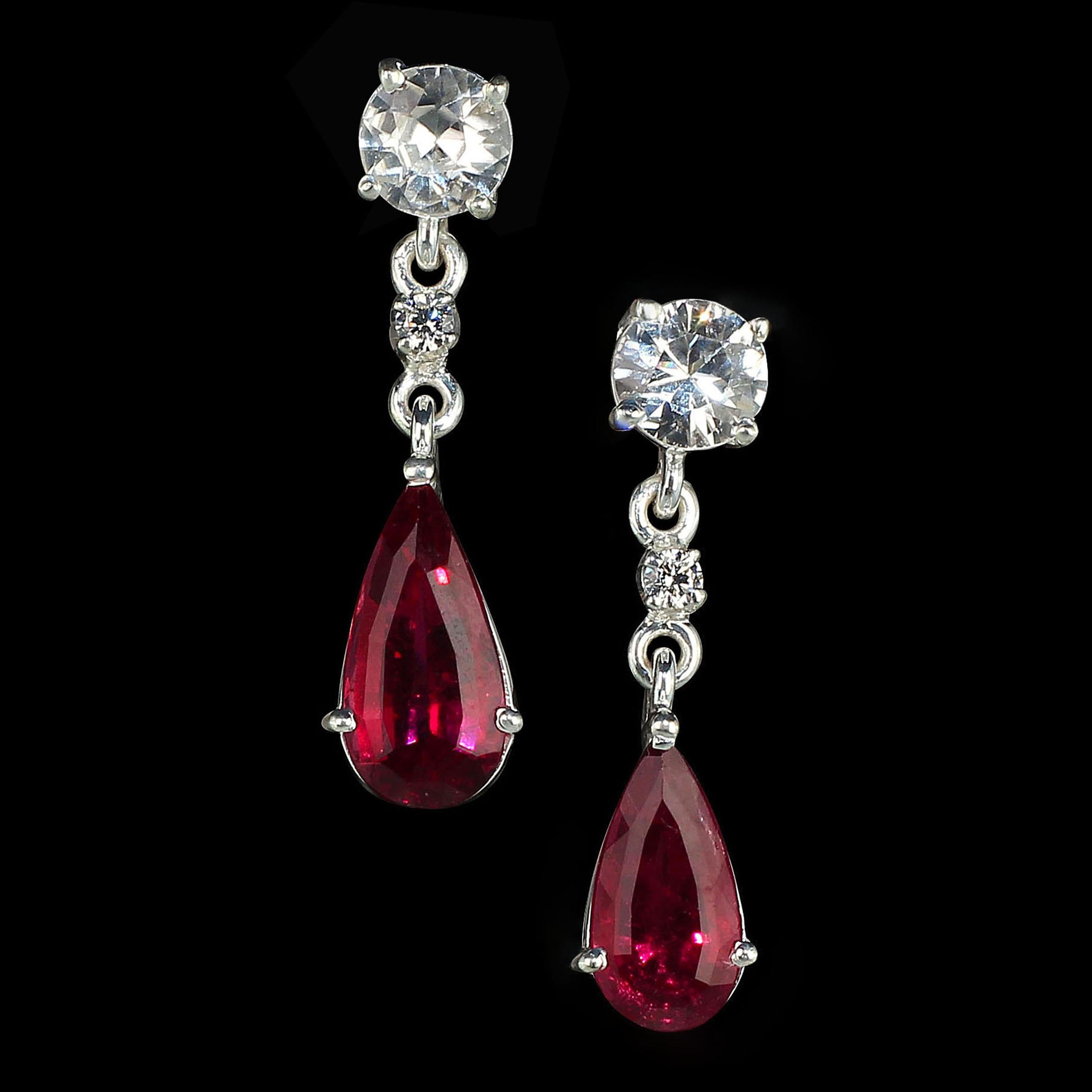 AJD Orecchini pendenti eleganti in rubelite e zircone autentico in vendita 3