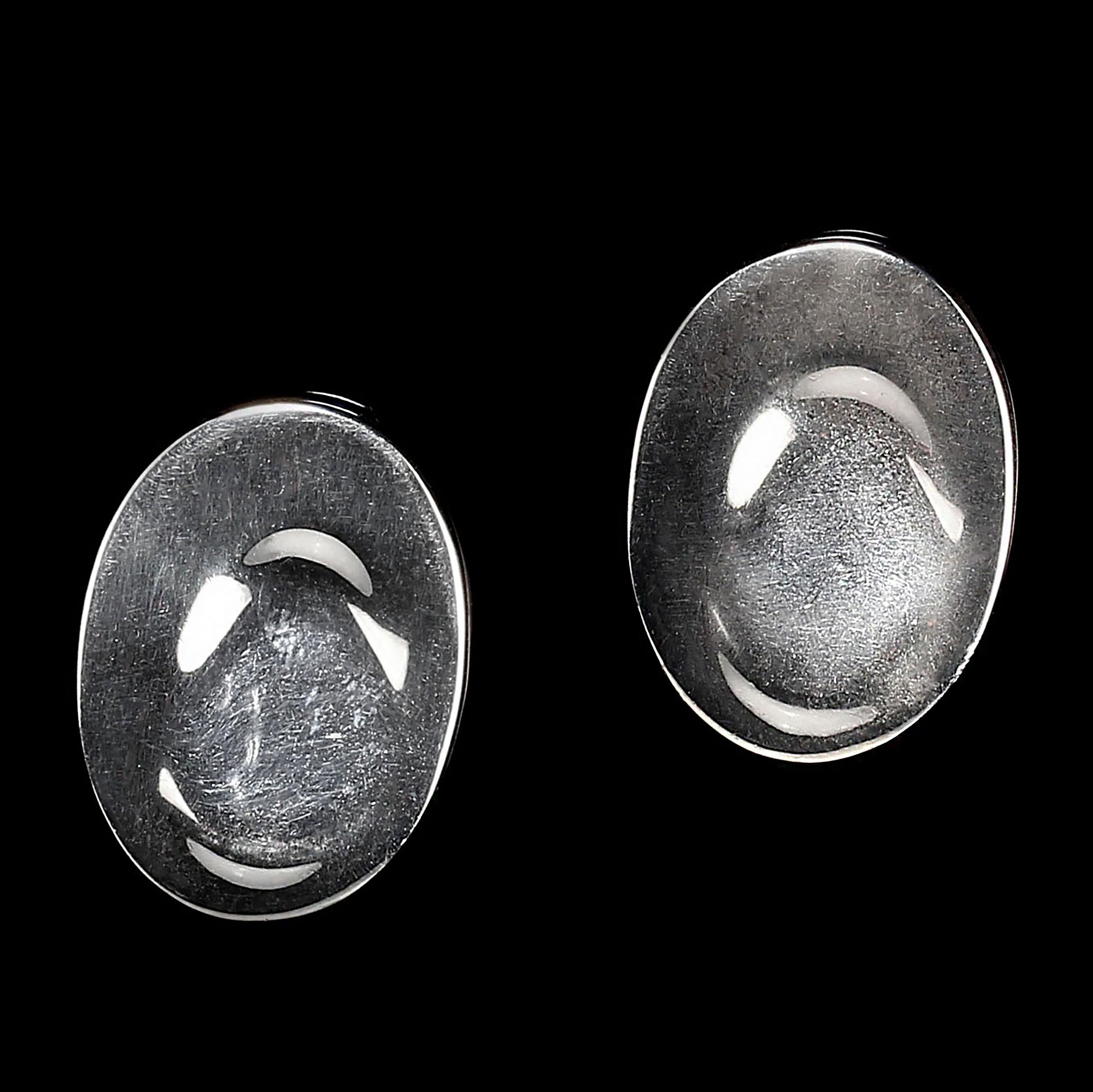 AJD Elegant Sterling Silver Oval Earrings In Good Condition For Sale In Raleigh, NC