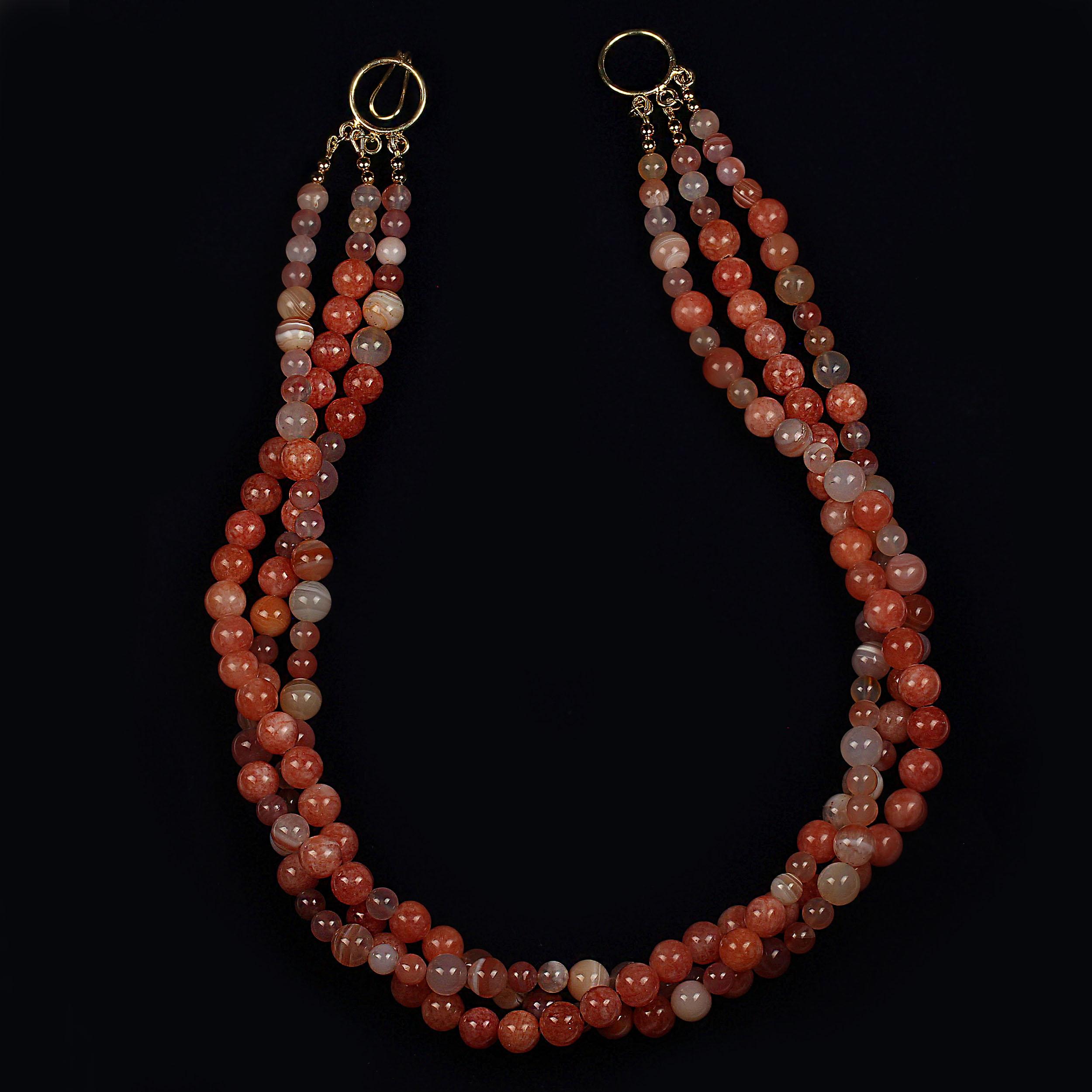 AJD Collier élégant à trois rangs d'agate de corail en vente 4