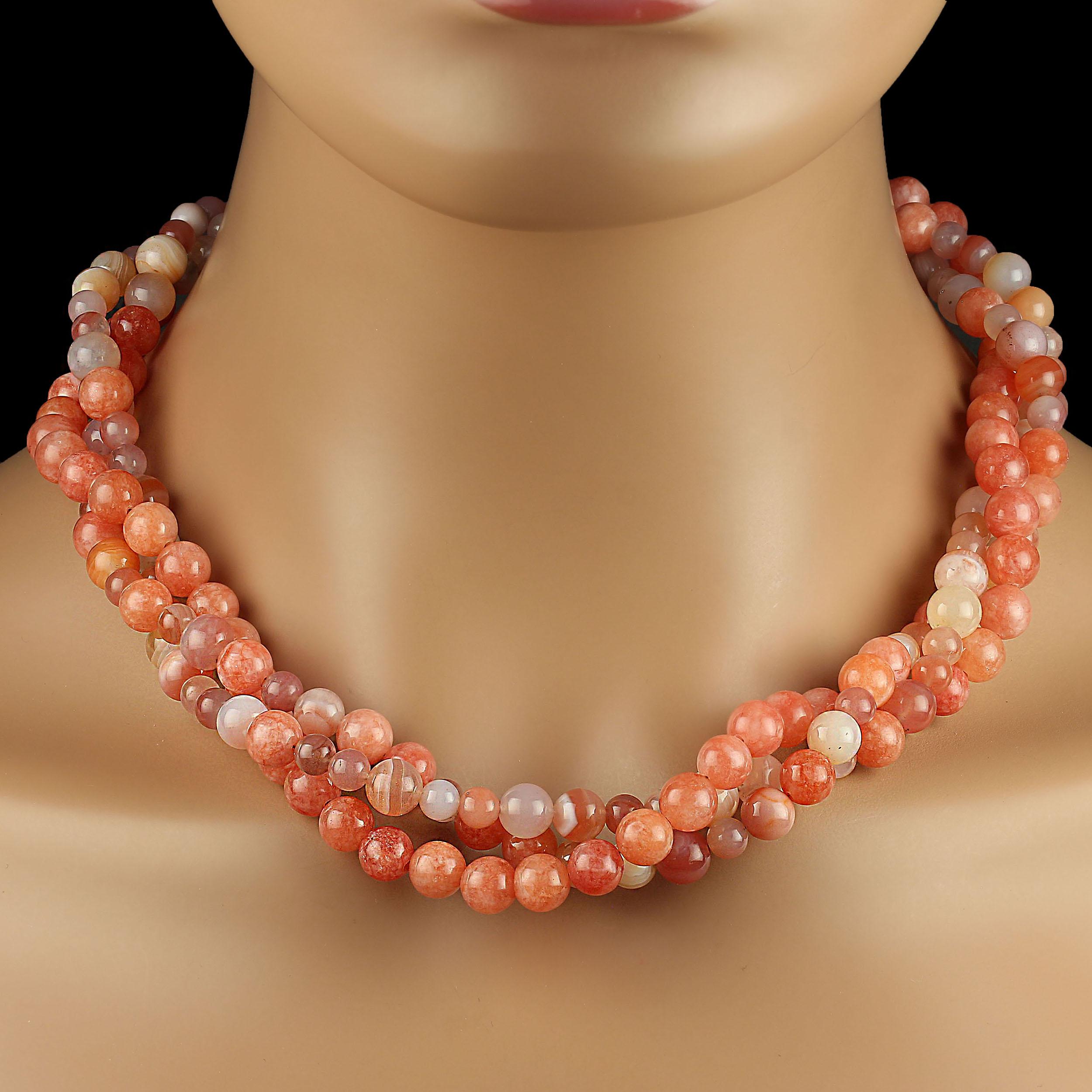 AJD Collier élégant à trois rangs d'agate de corail en vente 3