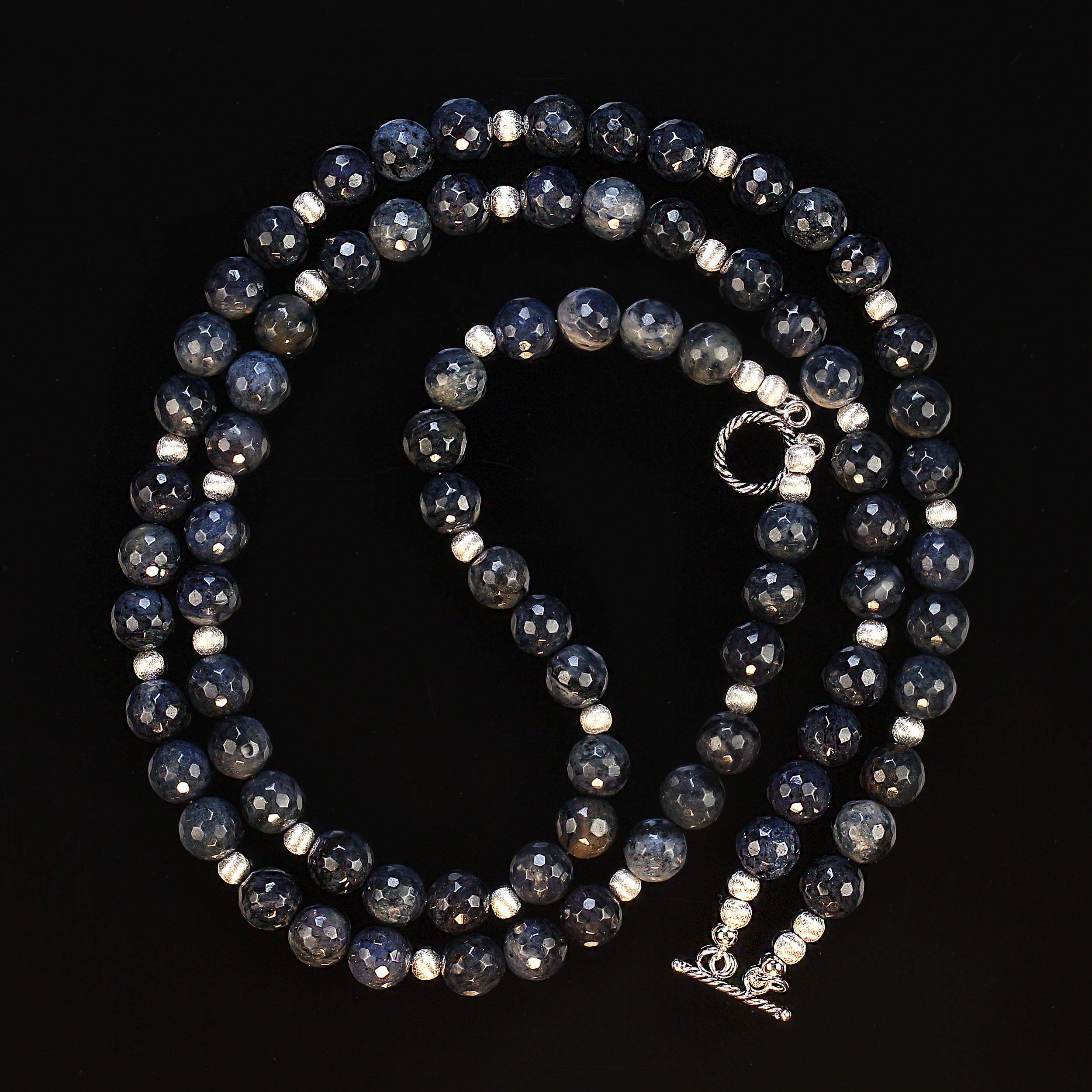 AJD élégant collier de dumortierite bleue à deux rangs avec accents argentés en vente 1