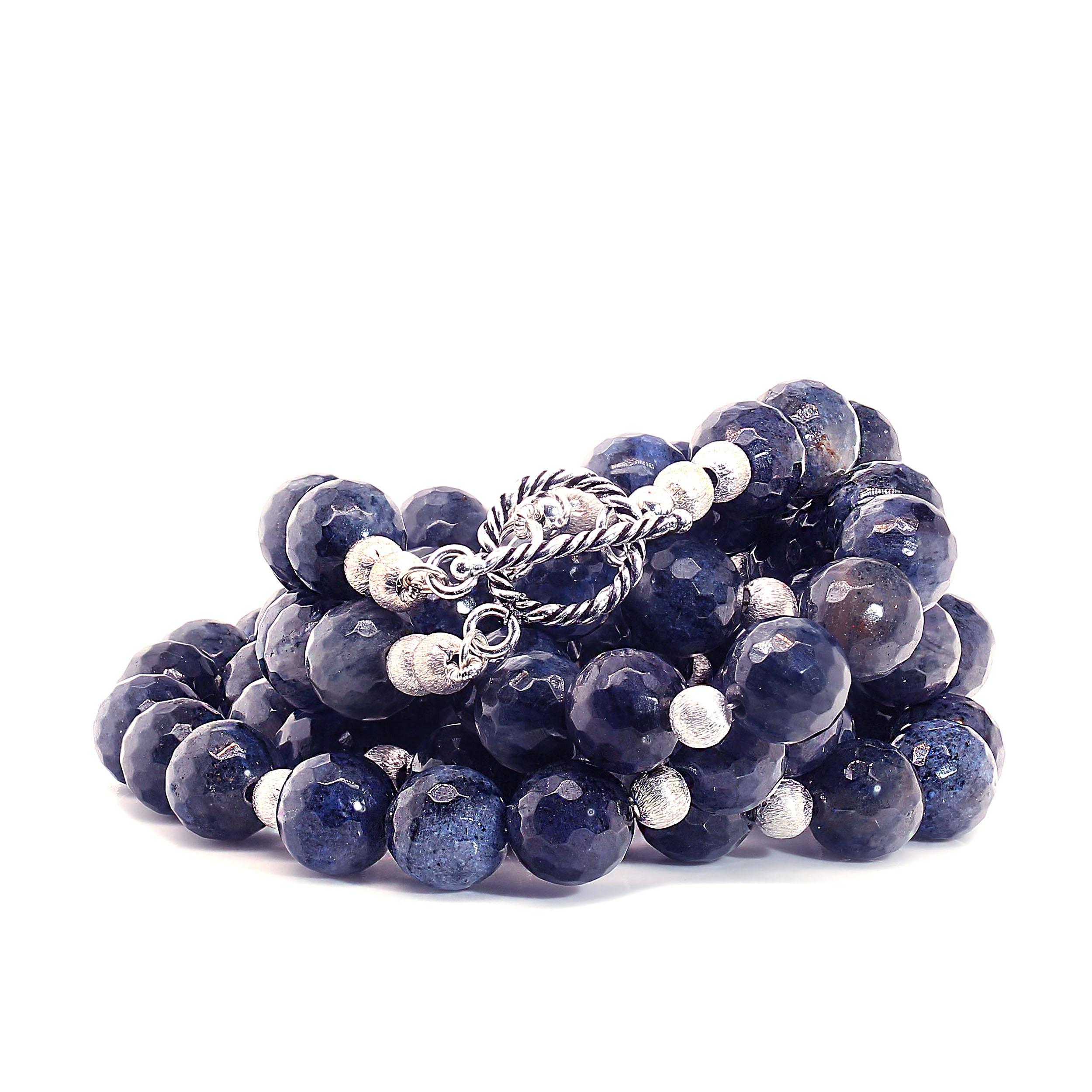 Perle AJD élégant collier de dumortierite bleue à deux rangs avec accents argentés en vente