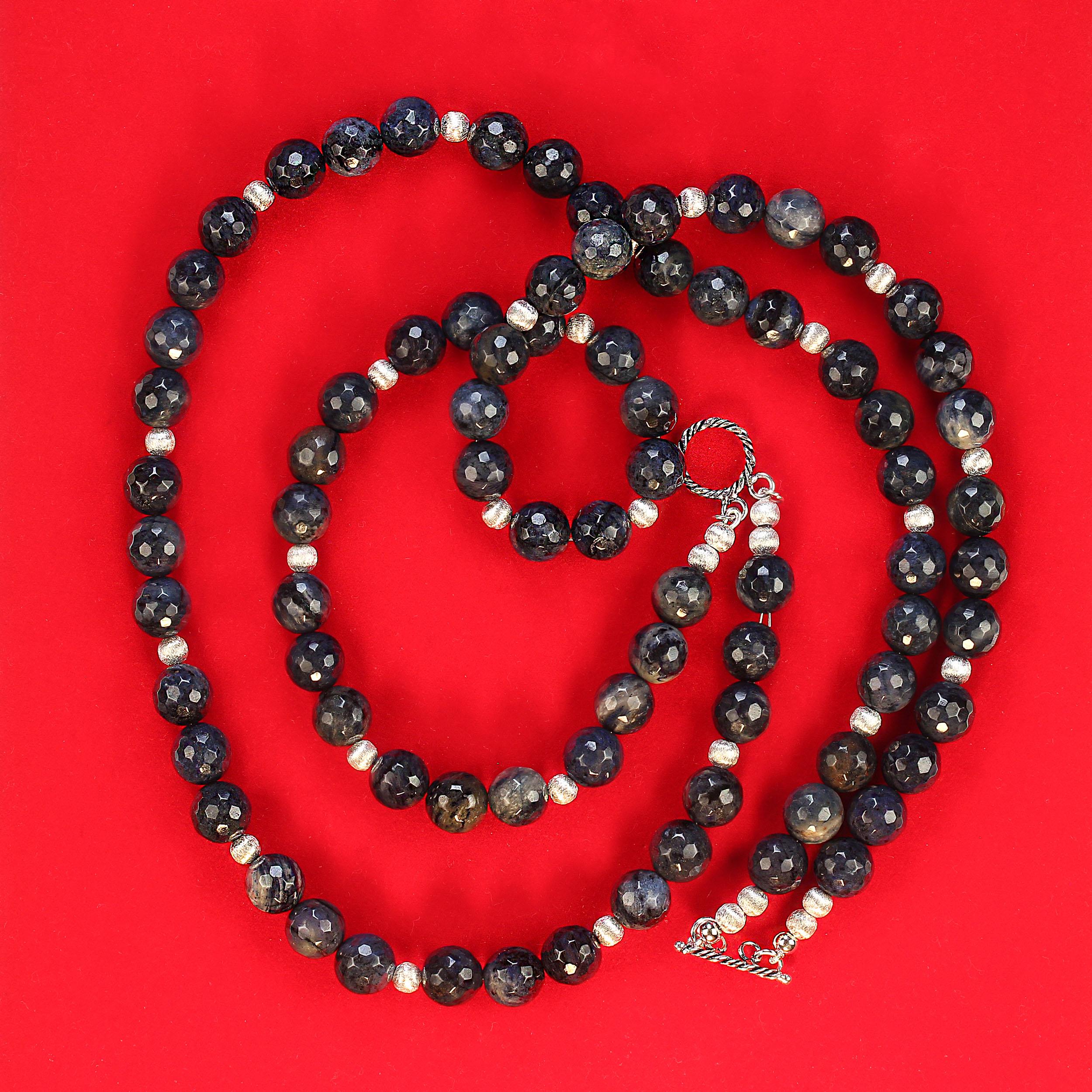 AJD élégant collier de dumortierite bleue à deux rangs avec accents argentés en vente 2