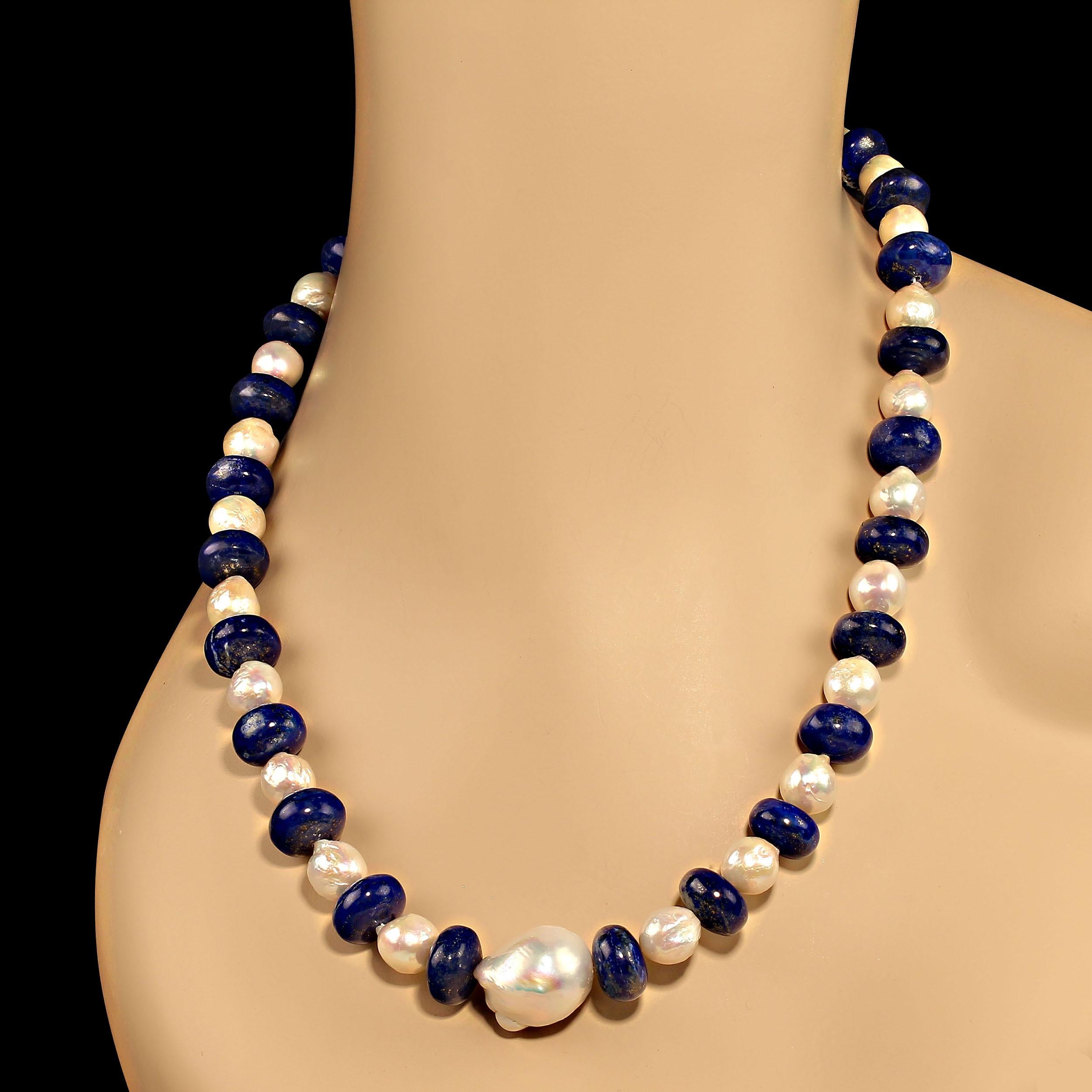 AJD Elegante 20 Zoll Halskette mit weißer Perle und blauem Lapislazuli (Kunsthandwerker*in) im Angebot