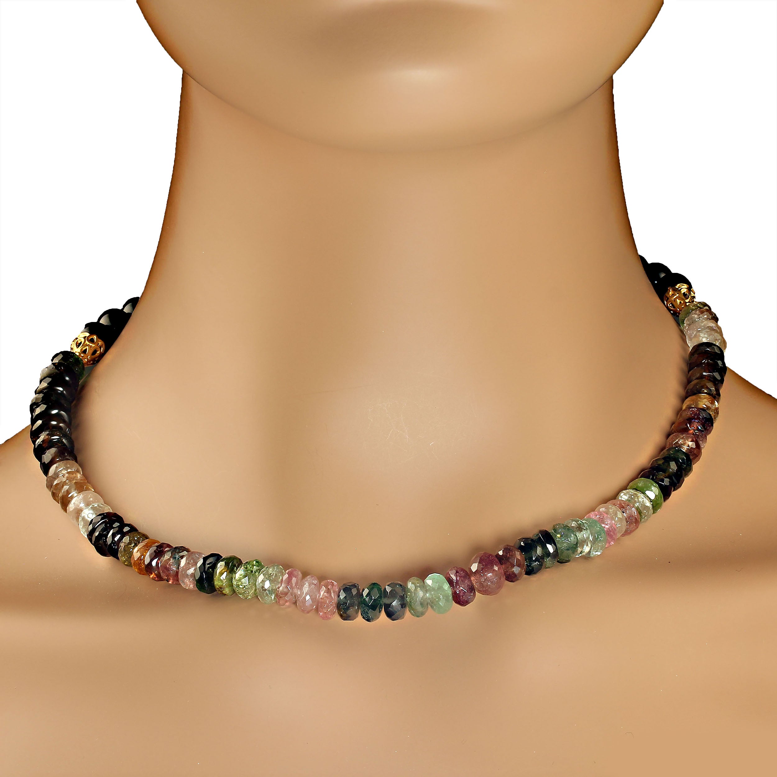 Atemberaubende 18-Zoll-Multi-Color-Turmalin-Halskette mit vergoldetem Toggle-Verschluss
Peppen Sie Ihre Accessoire-Kollektion mit dieser eleganten 18-Zoll-Halskette aus mehrfarbigem Turmalin auf, die jedem Outfit einen Farbtupfer verleiht. Dieses