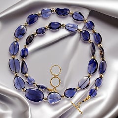 AJD Exquisite & einzigartige 25 Zoll Halskette aus transparentem blauem Iolith mit goldfarbenen, goldfarbenen Akzenten