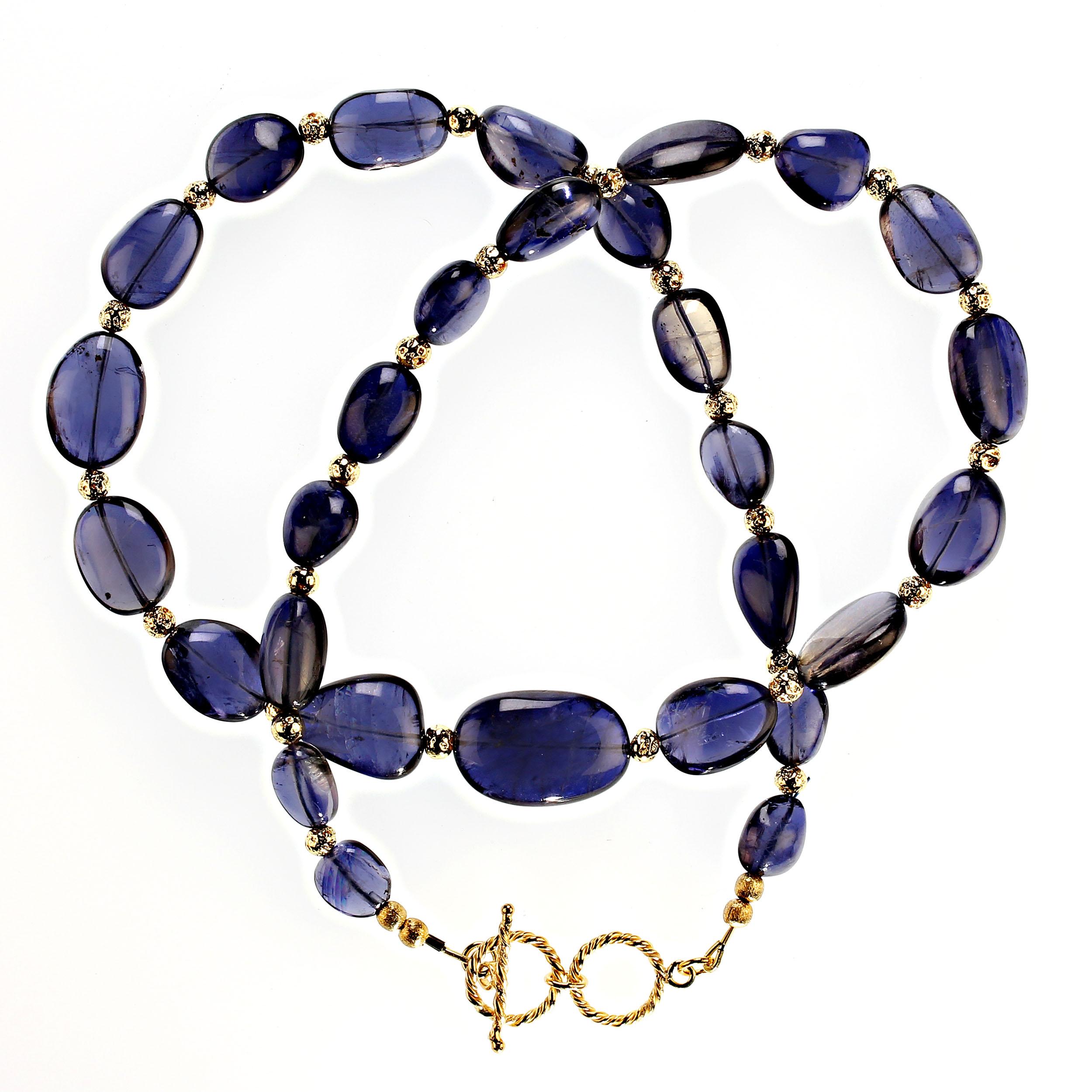 da uomo o donna AJD Squisita e unica collana da 25 pollici di Iolite blu trasparente con accenti dorati in vendita