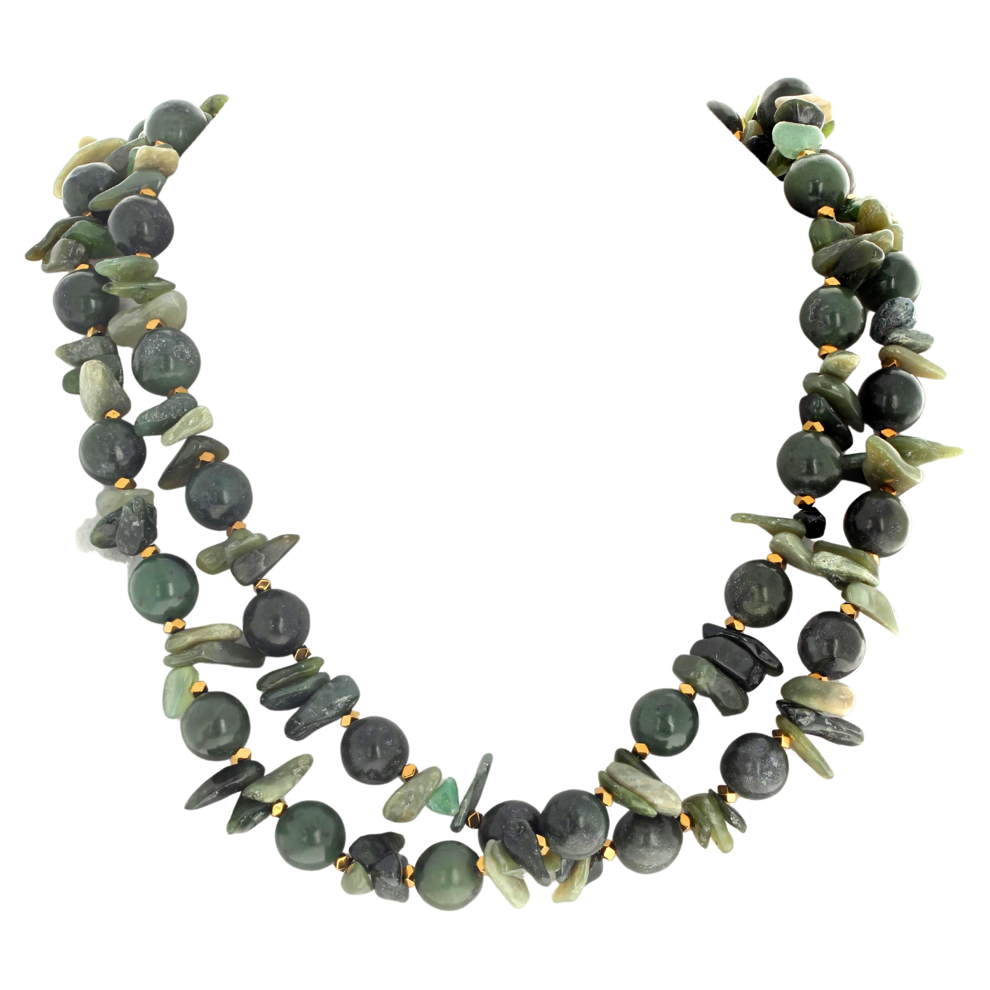 Äußerst elegante Doppelstrang-Halskette aus natürlicher echter Jade und Jade Chips von AJD