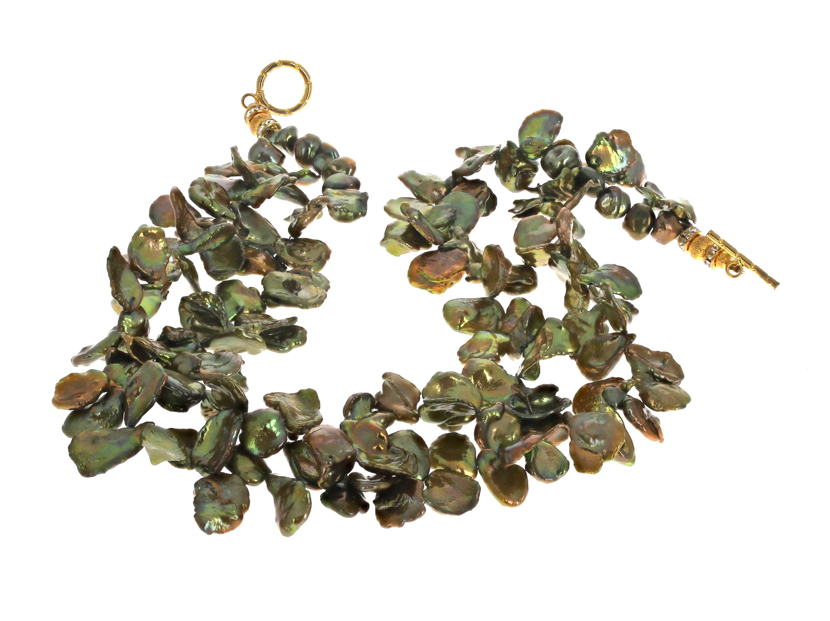 AJD Fascinant collier de 16 pouces à double brin de perles Keshi vertes réelles Neuf - En vente à Raleigh, NC