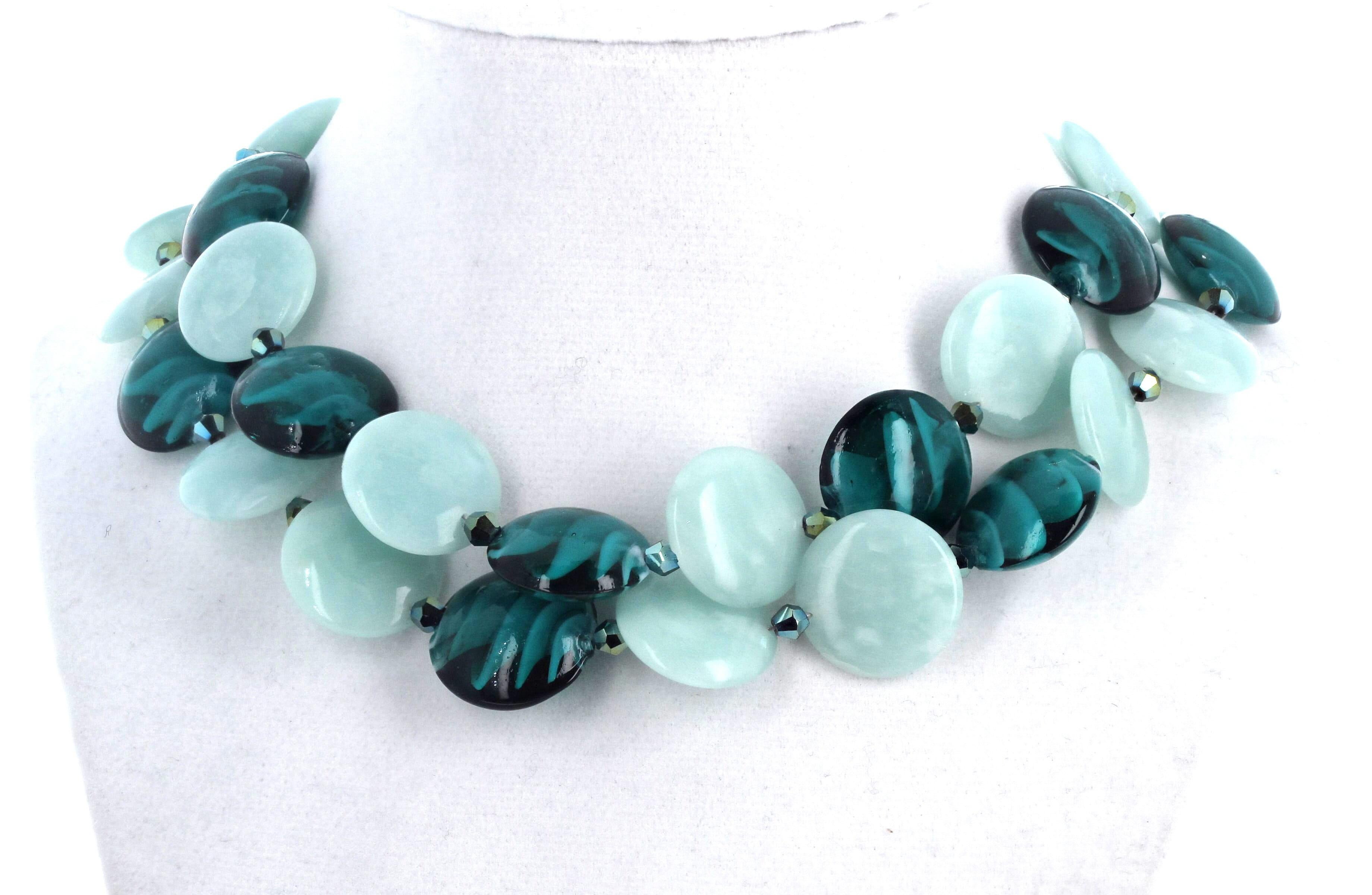 AJD, fascinant collier de 16 pouces d' amazonite et ronds en verre plat en vente 1