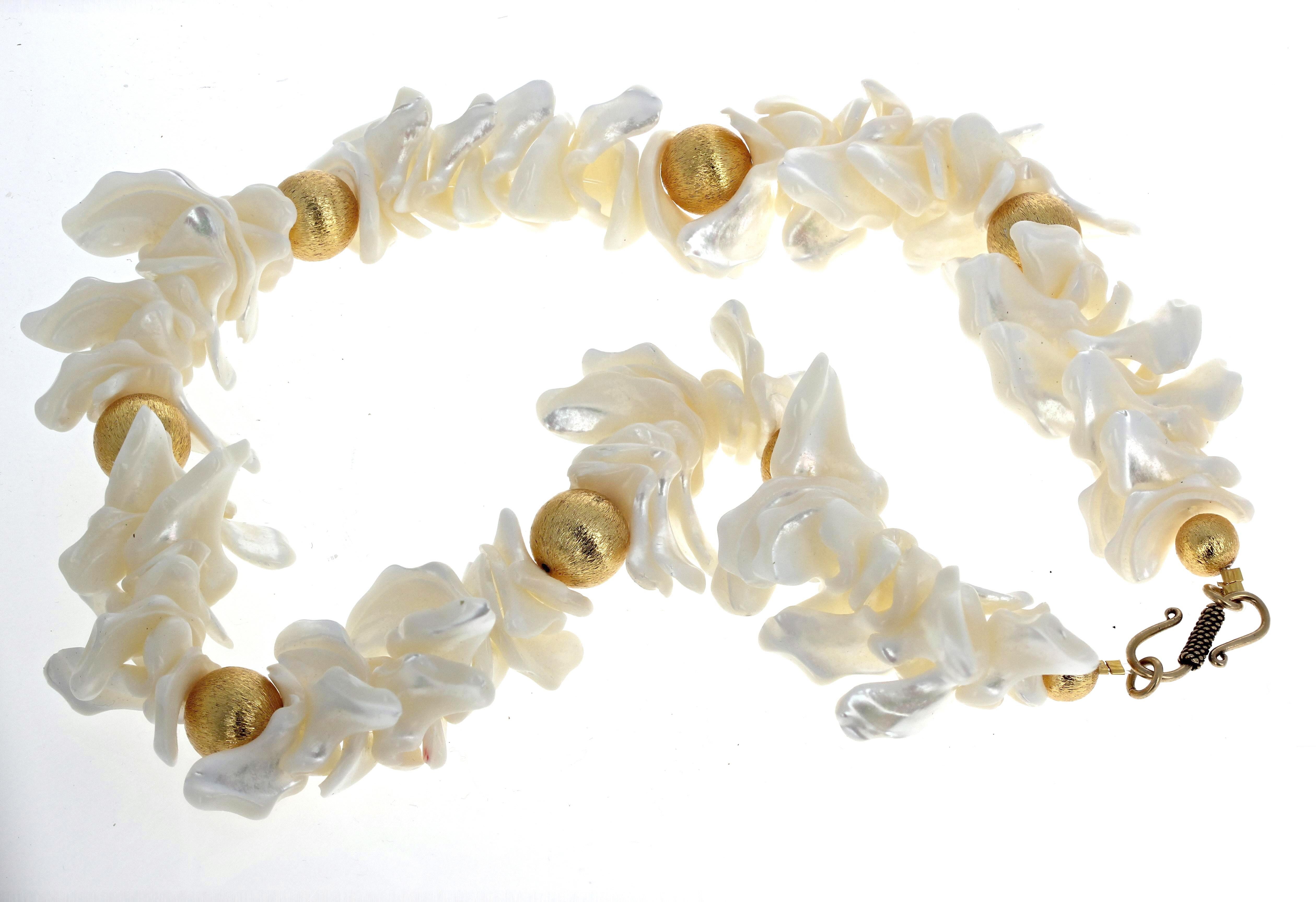 Collana AJD Dramatic Natural Real Flip Flop White Pearls &Goldy Rondels 19