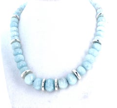 Interessante collana lunga 18" con acquamarina vera che "spicca".