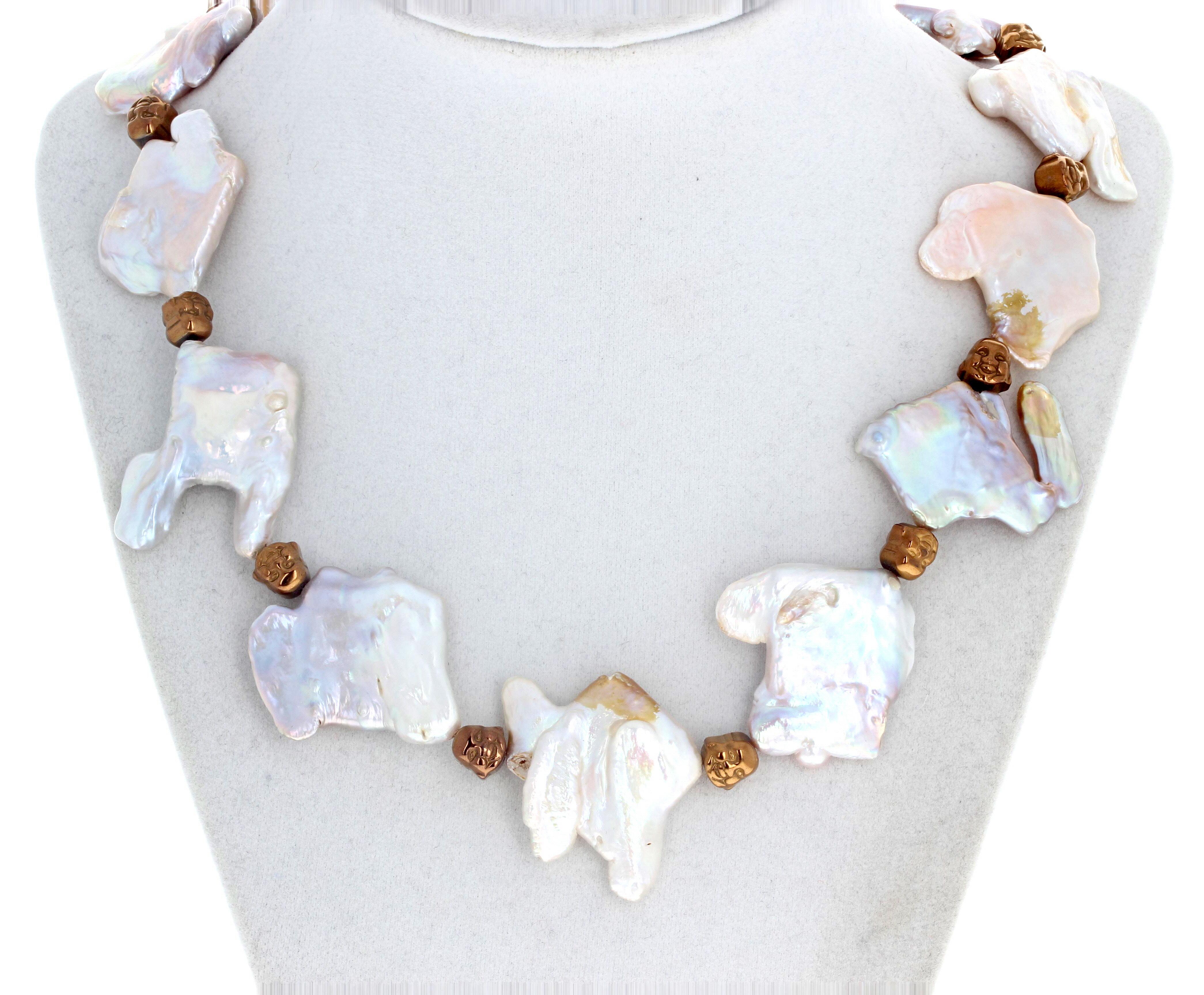 AJD Glistening Happy Beautiful Pearl Shells, Necklace In New Condition For Sale In Raleigh, NC