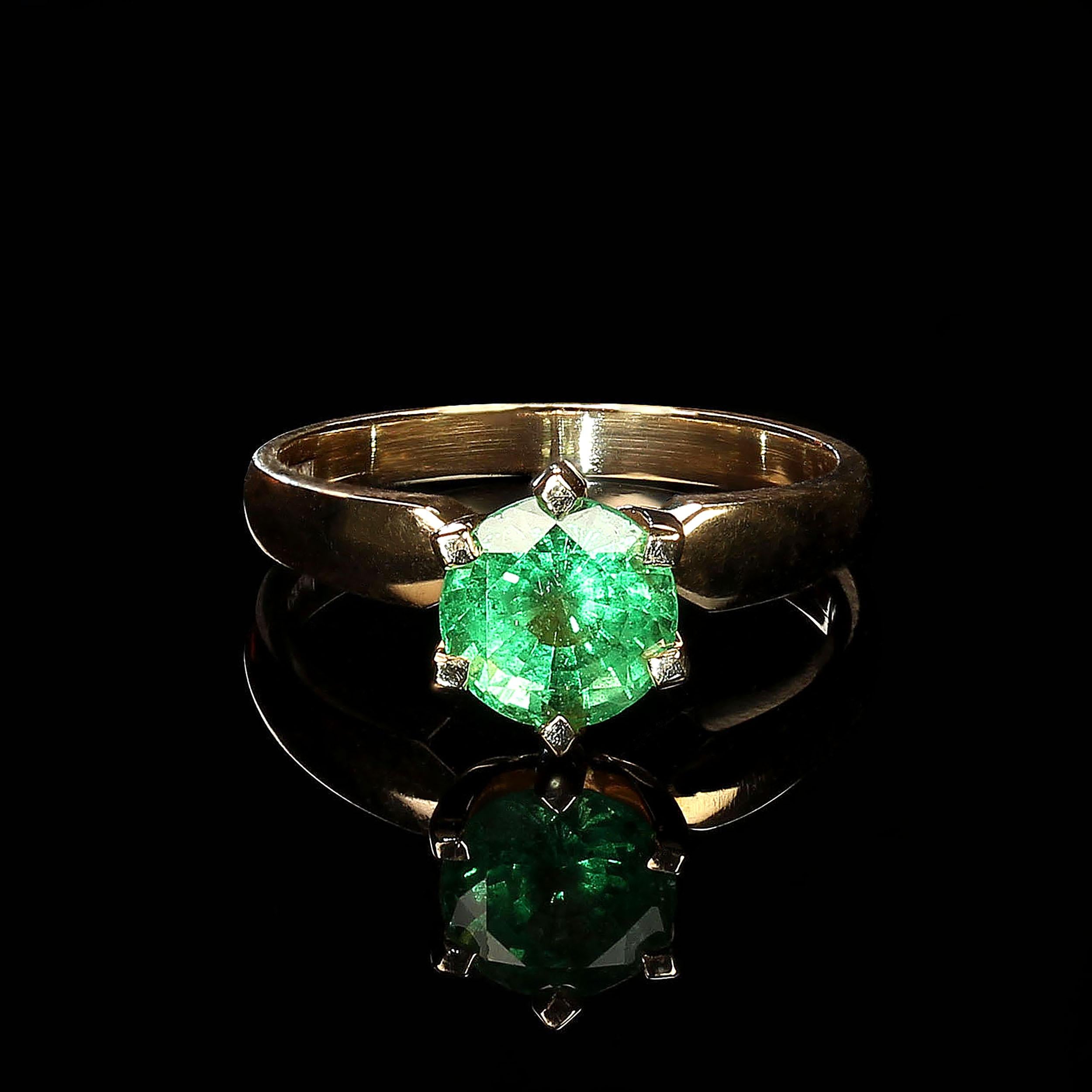 Artisan AJD Glittering Green Tsavorite Solitaire 18 Karat Gold Ring