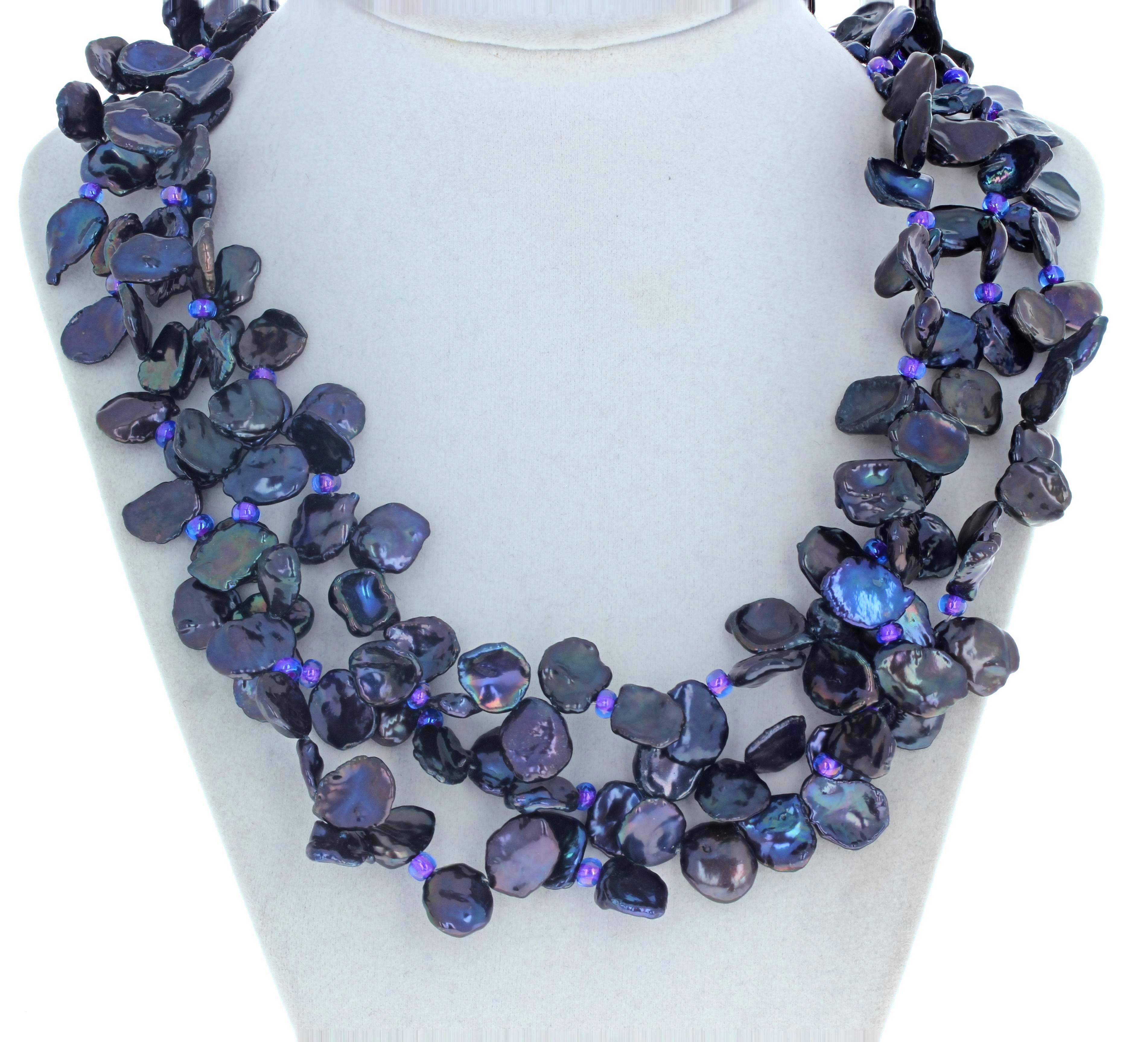 AJD Glowing Gorgeous Multi-Color Triple Strand Real Keshi Pearl Necklace (Collier de perles de Keshi véritables) Unisexe en vente