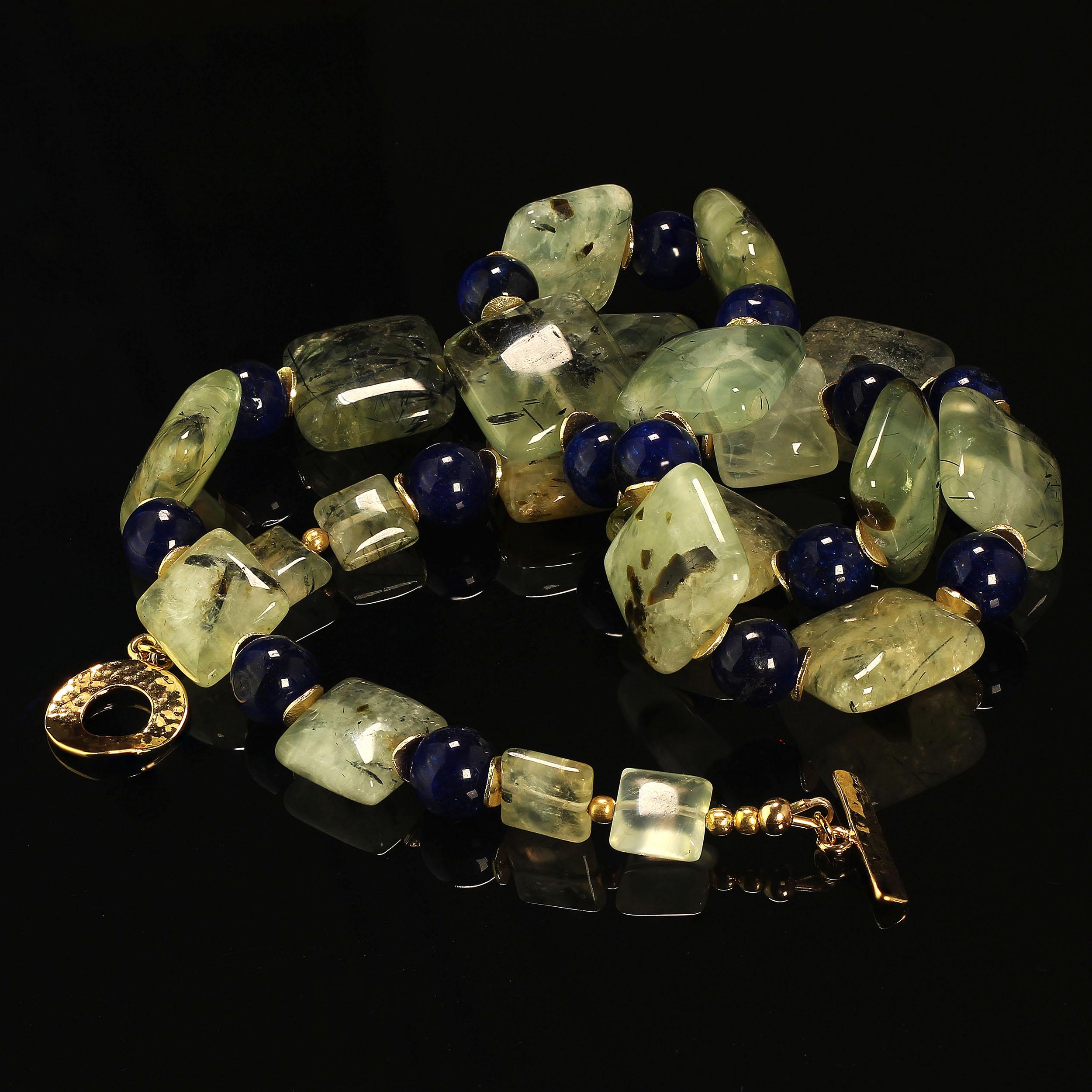 AJD Collana di prehnite brasiliana verde incandescente con agata blu    Grande regalo! in vendita 1