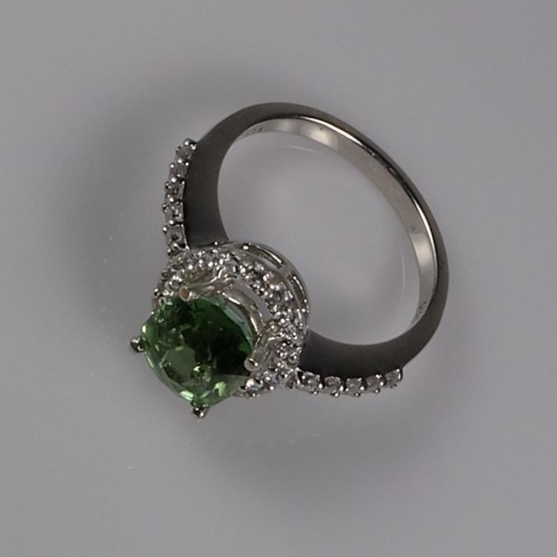 AJD Set aureola con tormalina verde ovale incandescente in argento sterling in vendita 1