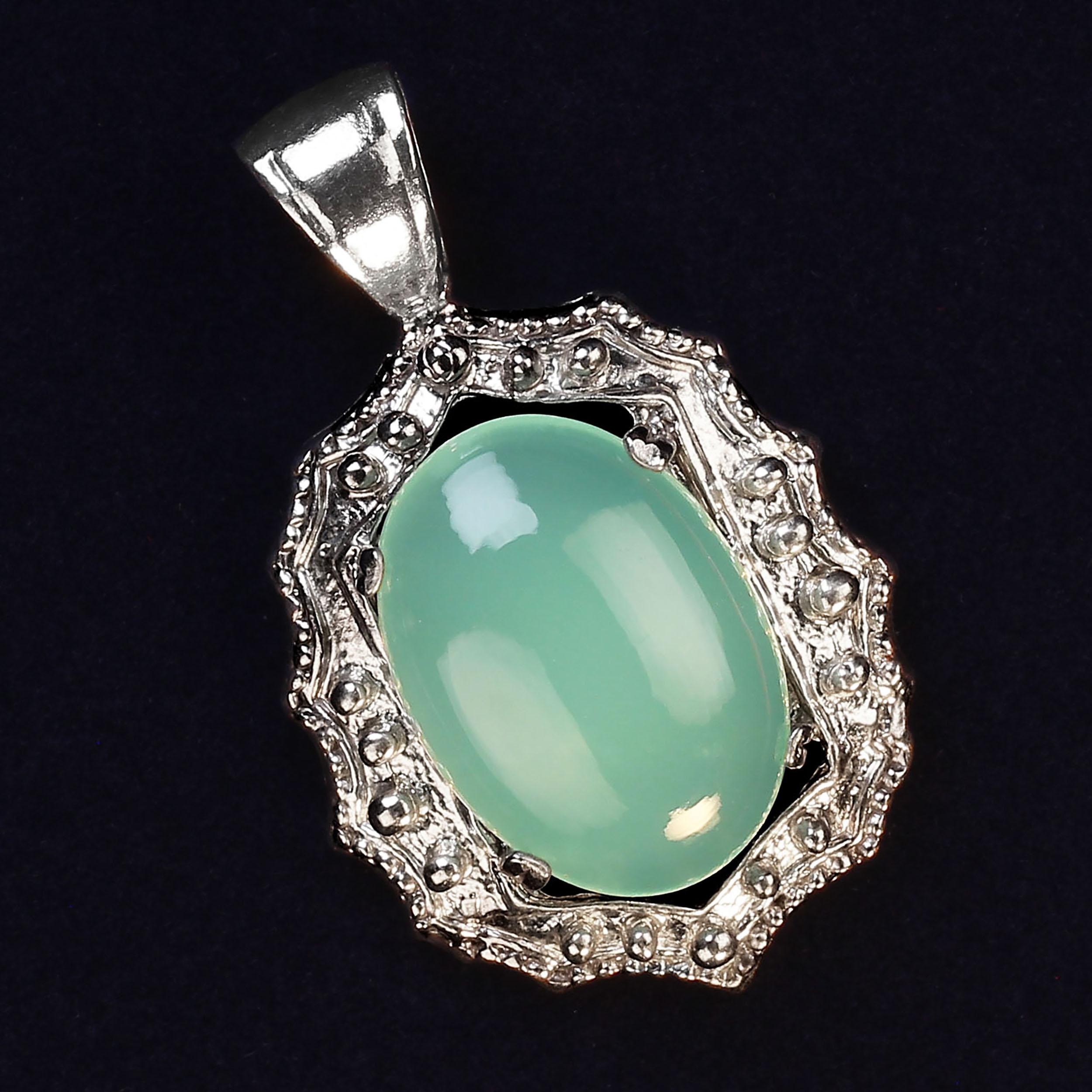 Ciondolo in argento sterling con crisofraso traslucido e luminoso di AJD in vendita 1