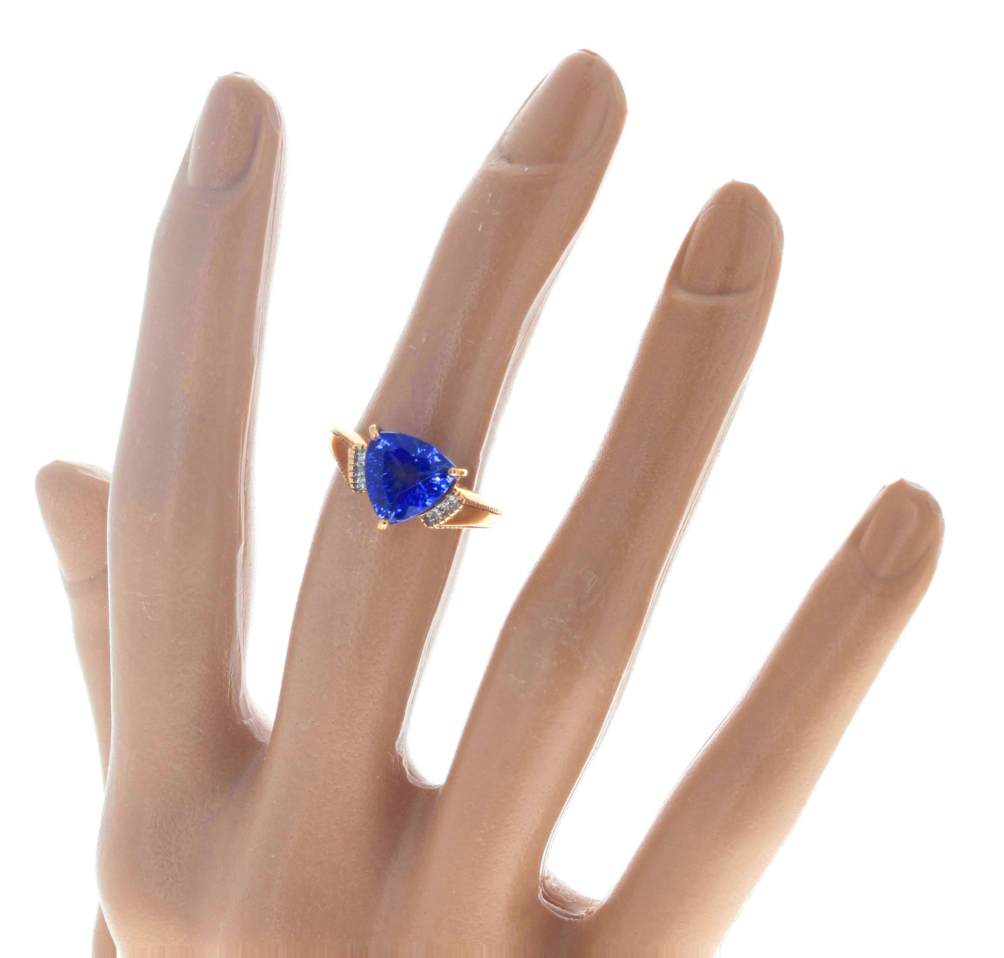 AJD Gorgeous Natural Blue Tanzanite & Glittery Diamond Gold Ring For Sale 2