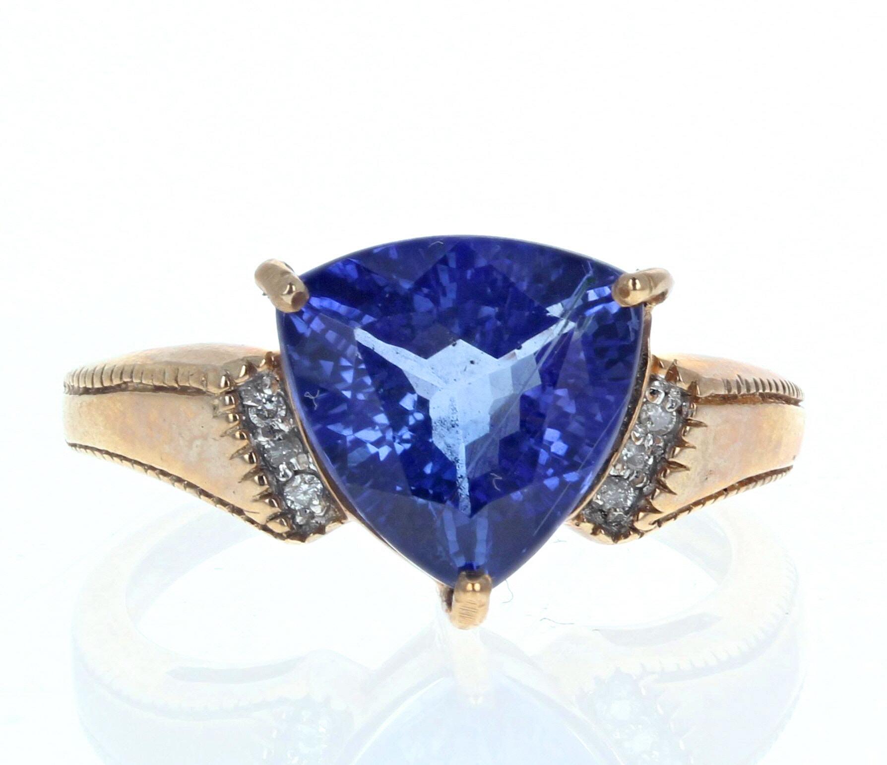 AJD Gorgeous Natural Blue Tanzanite & Glittery Diamond Gold Ring For Sale 3