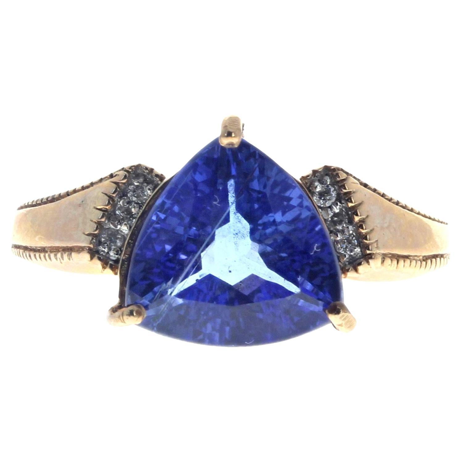AJD Gorgeous Natural Blue Tanzanite & Glittery Diamond Gold Ring For Sale