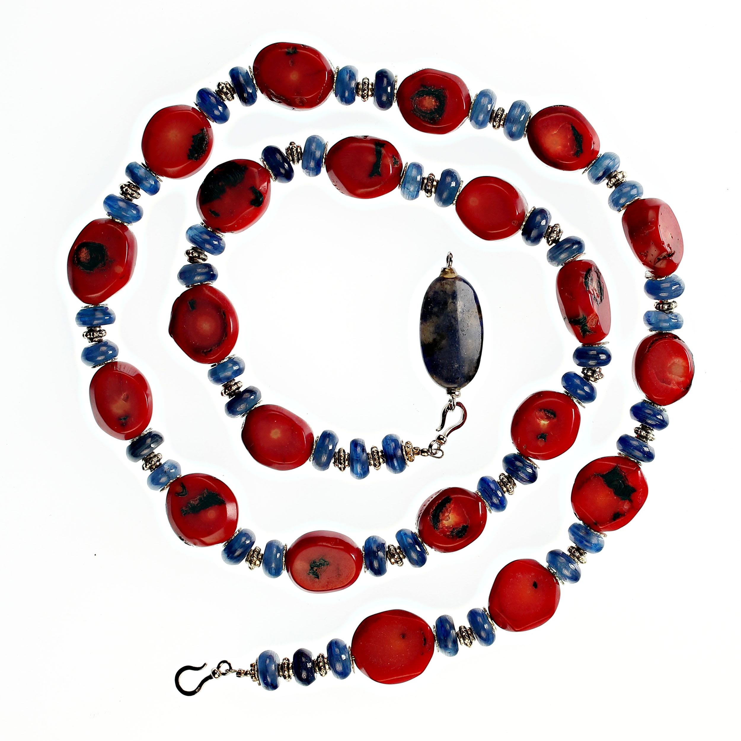 AJD Collana fatta a mano in stile sud-ovest con corallo rosso e kianite blu in vendita 2