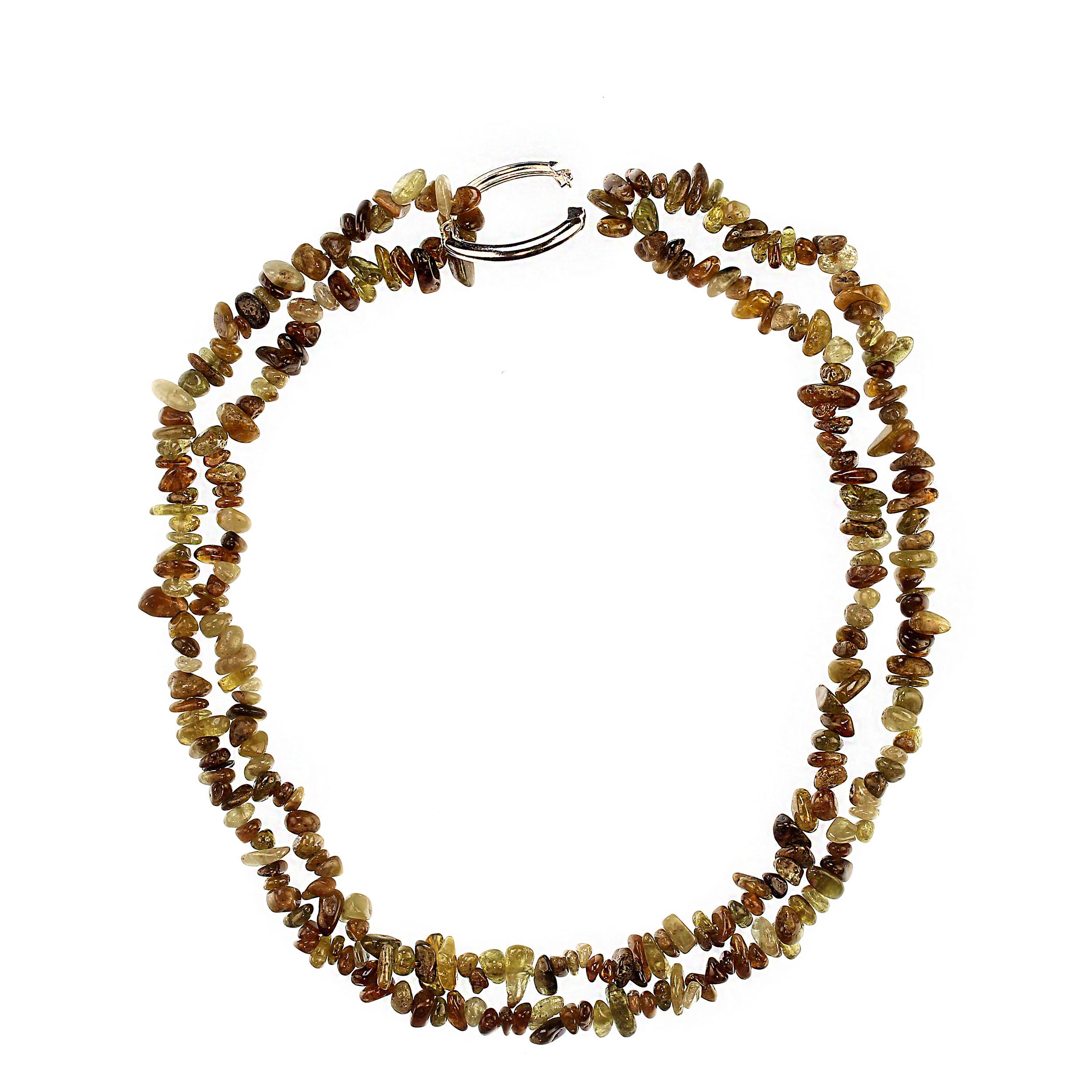 Collana infinita AJD di granati verdi lucidati a specchio In condizioni Nuovo in vendita a Raleigh, NC