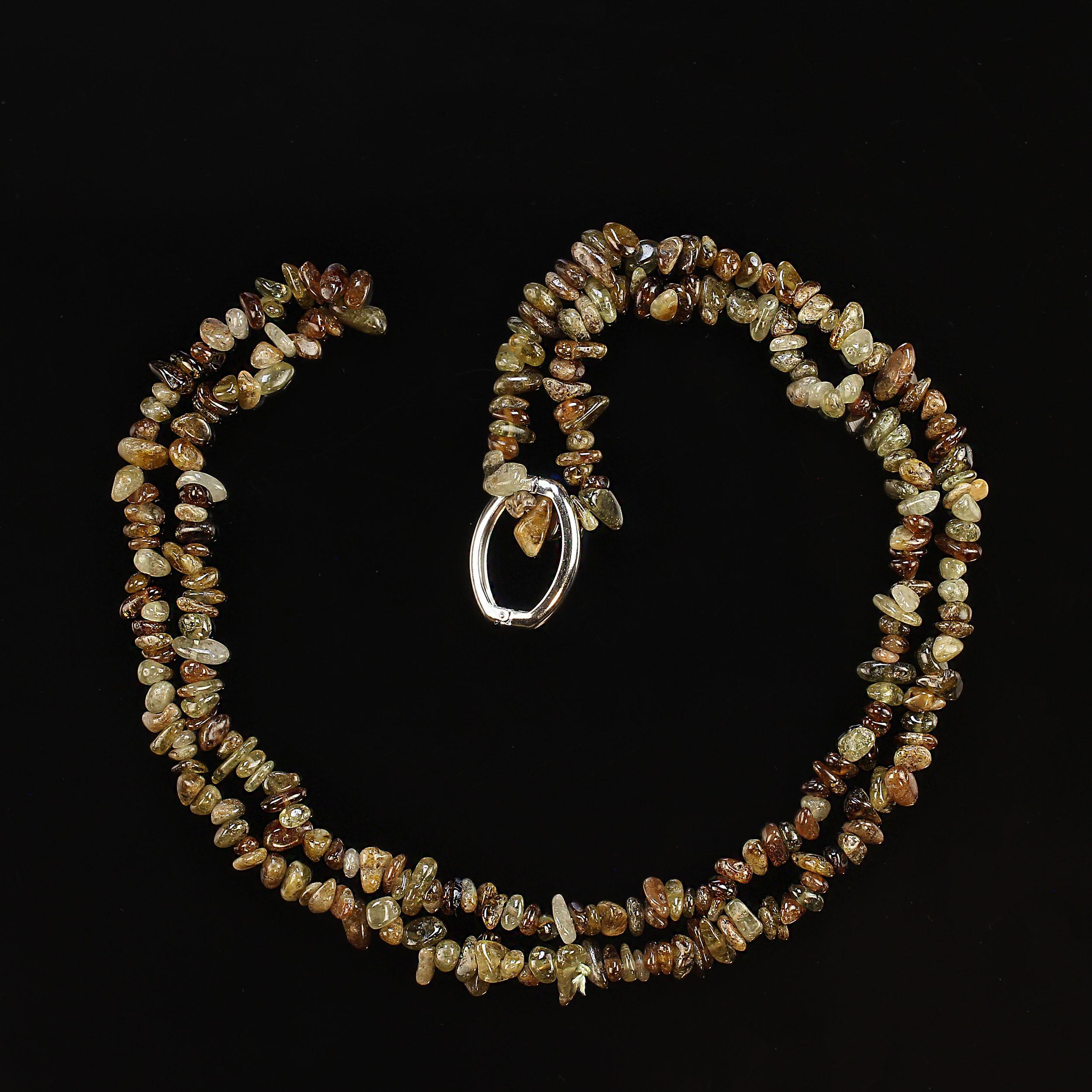 Collana infinita AJD di granati verdi lucidati a specchio in vendita 2
