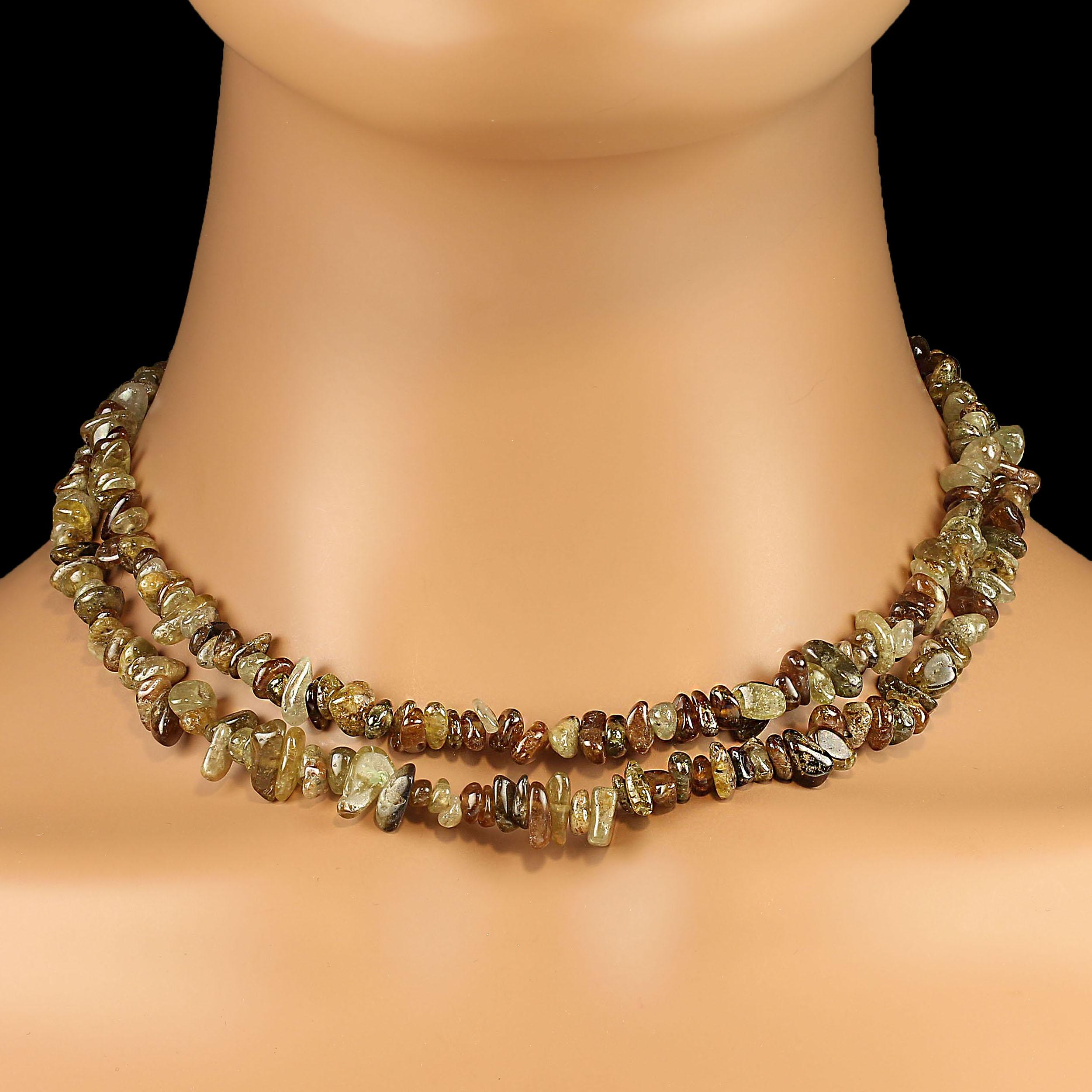 Collana infinita AJD di granati verdi lucidati a specchio in vendita 3