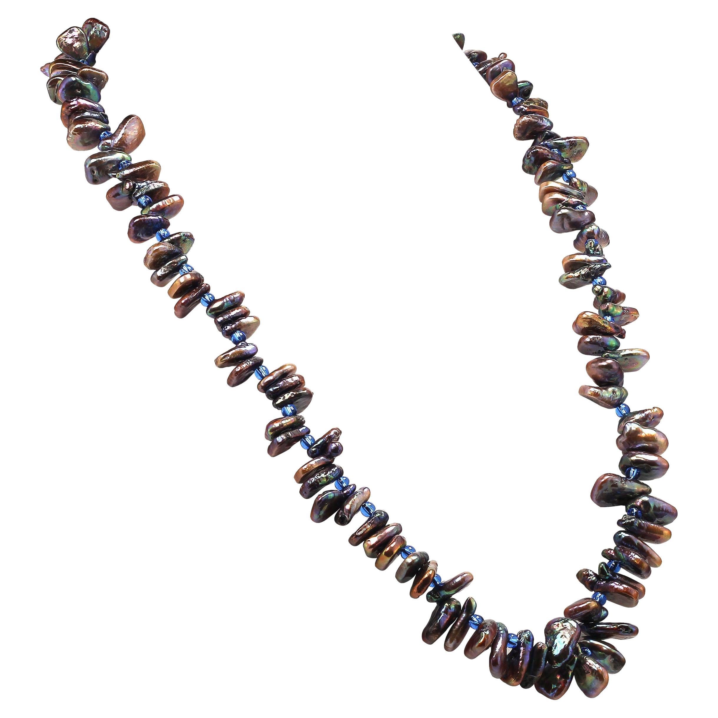 Perlina AJD Collana di perle triangolari iridescenti di colore verde-bronzo, pietra di nascita di giugno in vendita