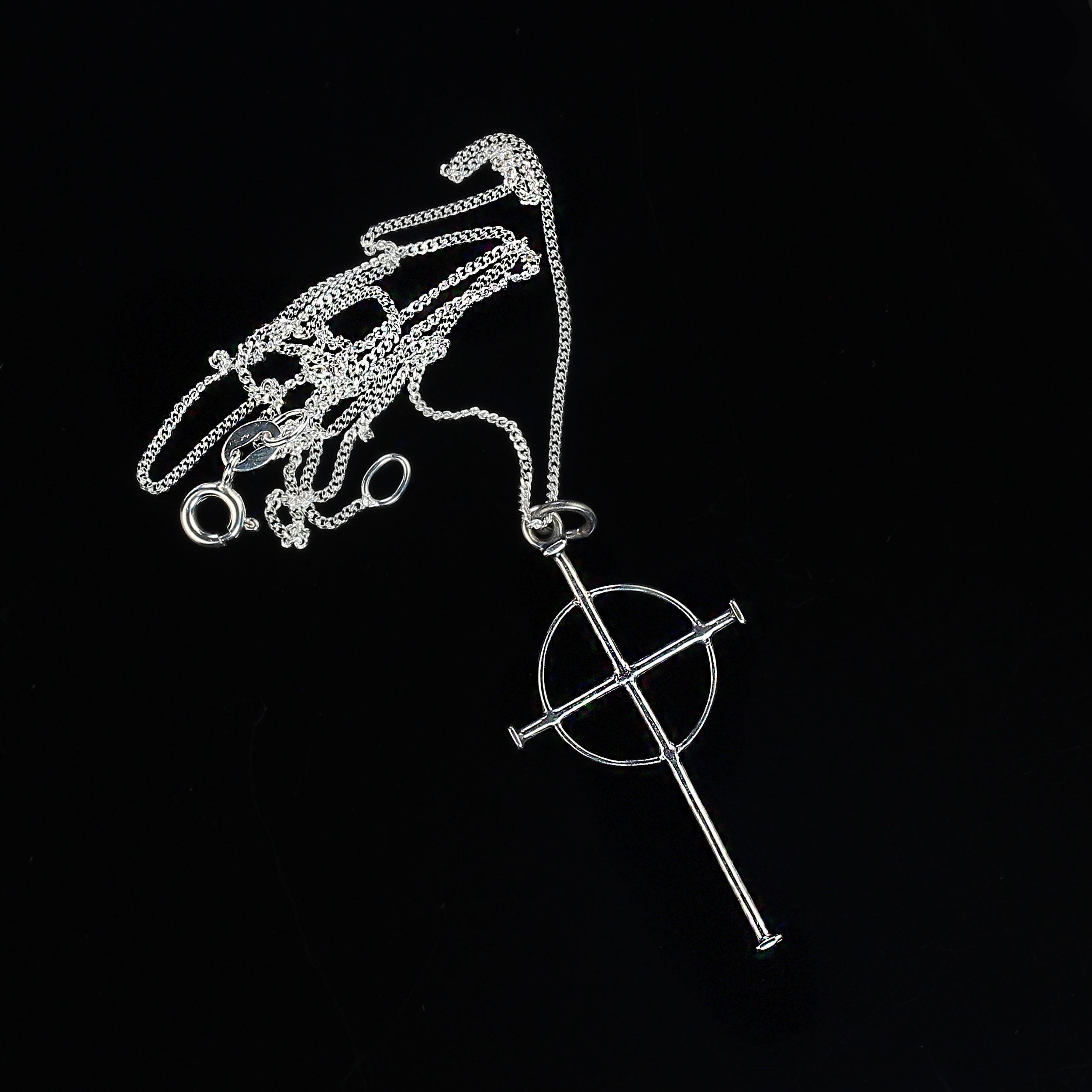 A. James Avery - Ciondolo e catena con croce celtica in argento sterling In condizioni ottime in vendita a Raleigh, NC
