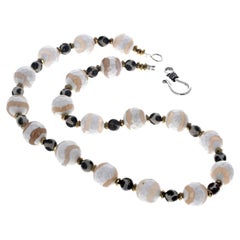 Fascinating Lovely Natural White Wavy Stripe Tibetan Agate 16 1/2" Necklace