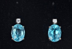 AJD magnifiques clous d'oreilles en zircon bleu naturel du Cambodge et diamants