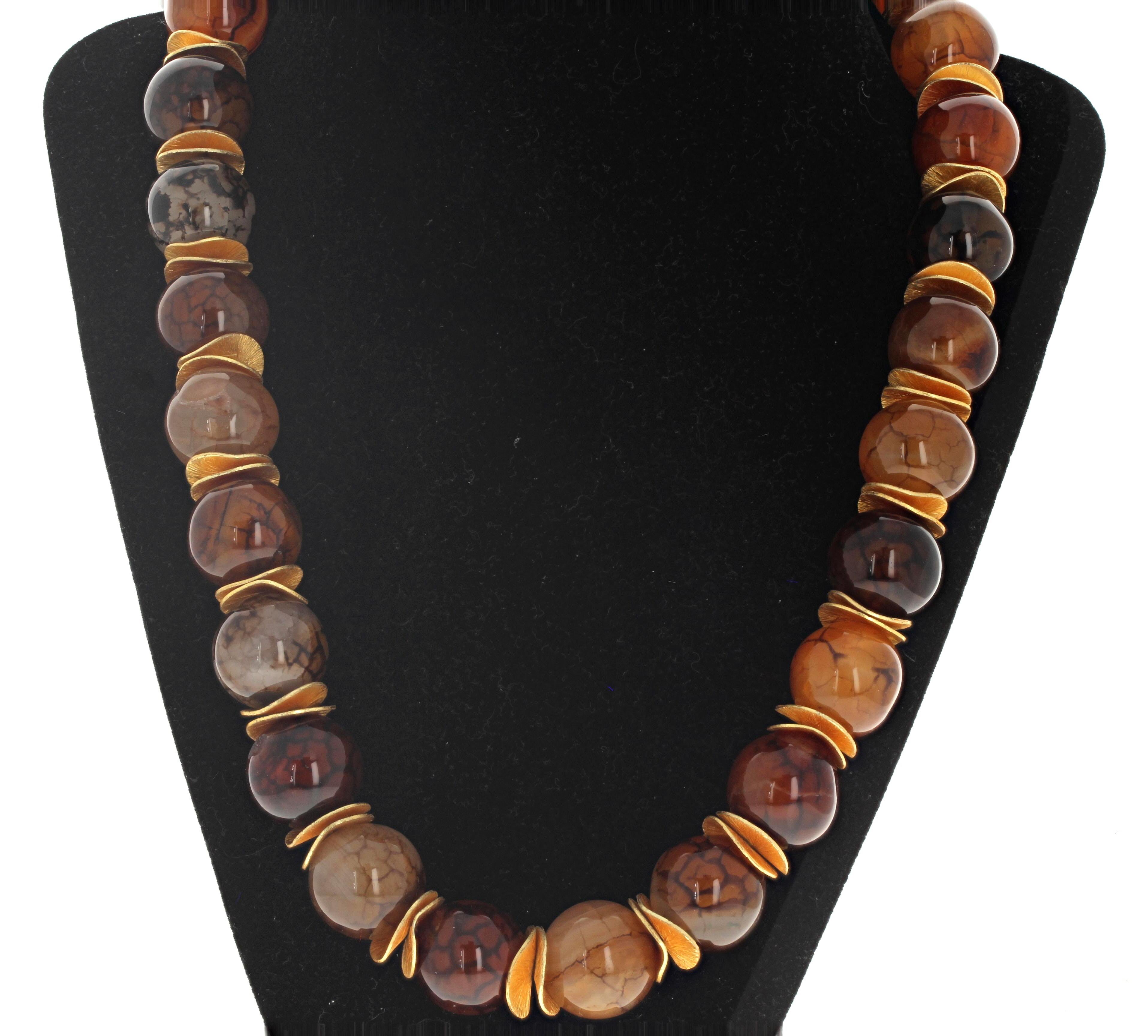 Taille ronde AJD Magnifique Agate toile d'araignée naturelle brillante - Collier de 21