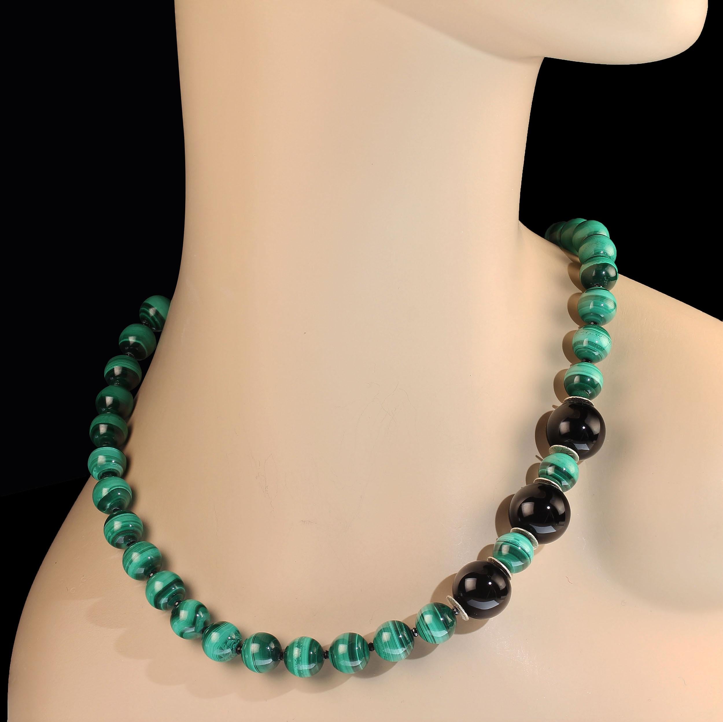 Artisan AJD Magnifique collier de 20 pouces en malachite, spinelle et onyx  Excellent cadeau ! en vente