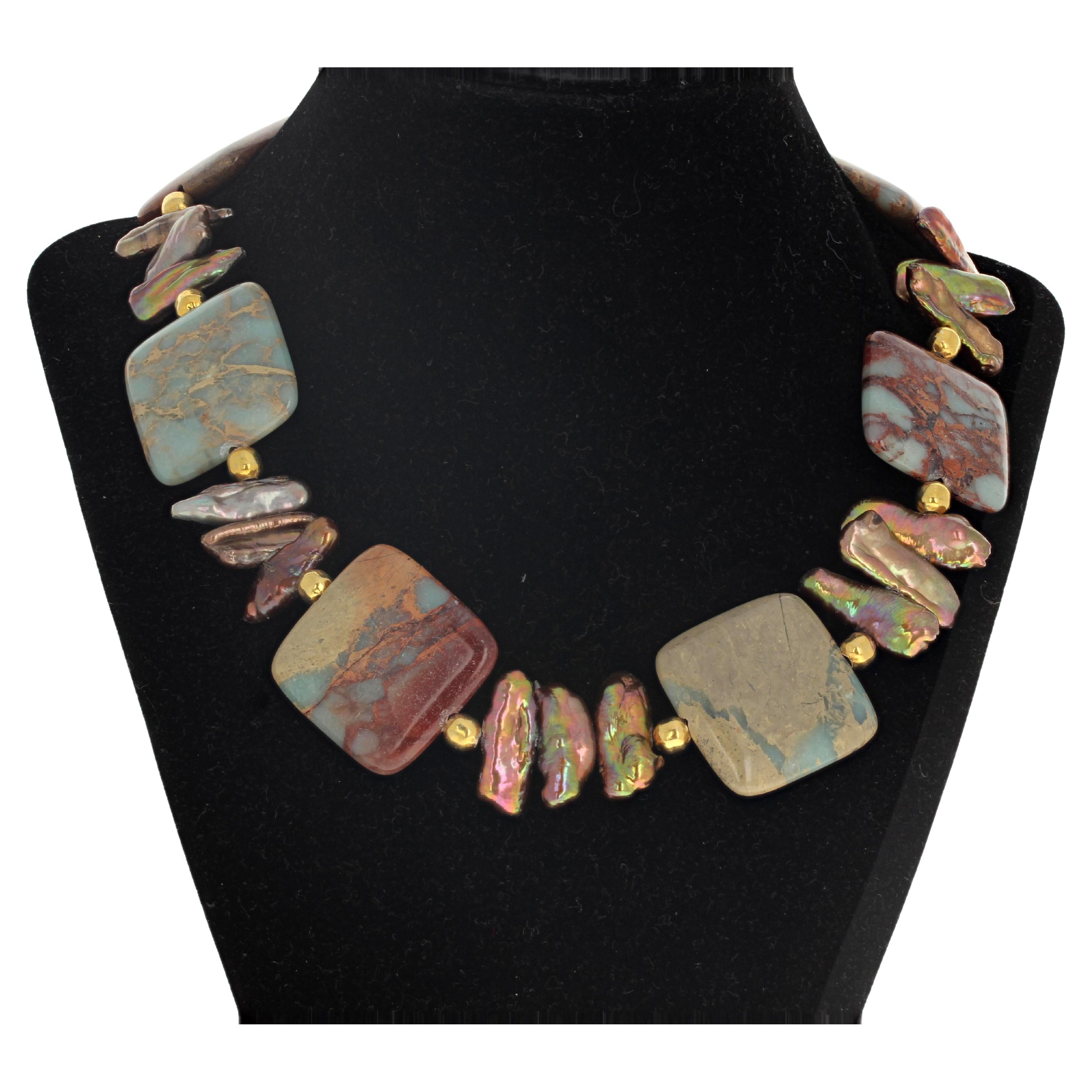 AJD Magnifica collana di serpentino naturale e perle naturali scintillanti in vendita