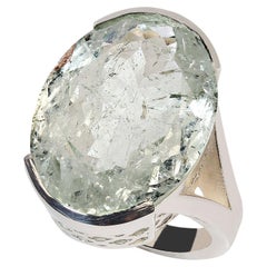 Prächtiger Ring aus grünem Beryll mit halber Lünette aus Sterlingsilber von AJD