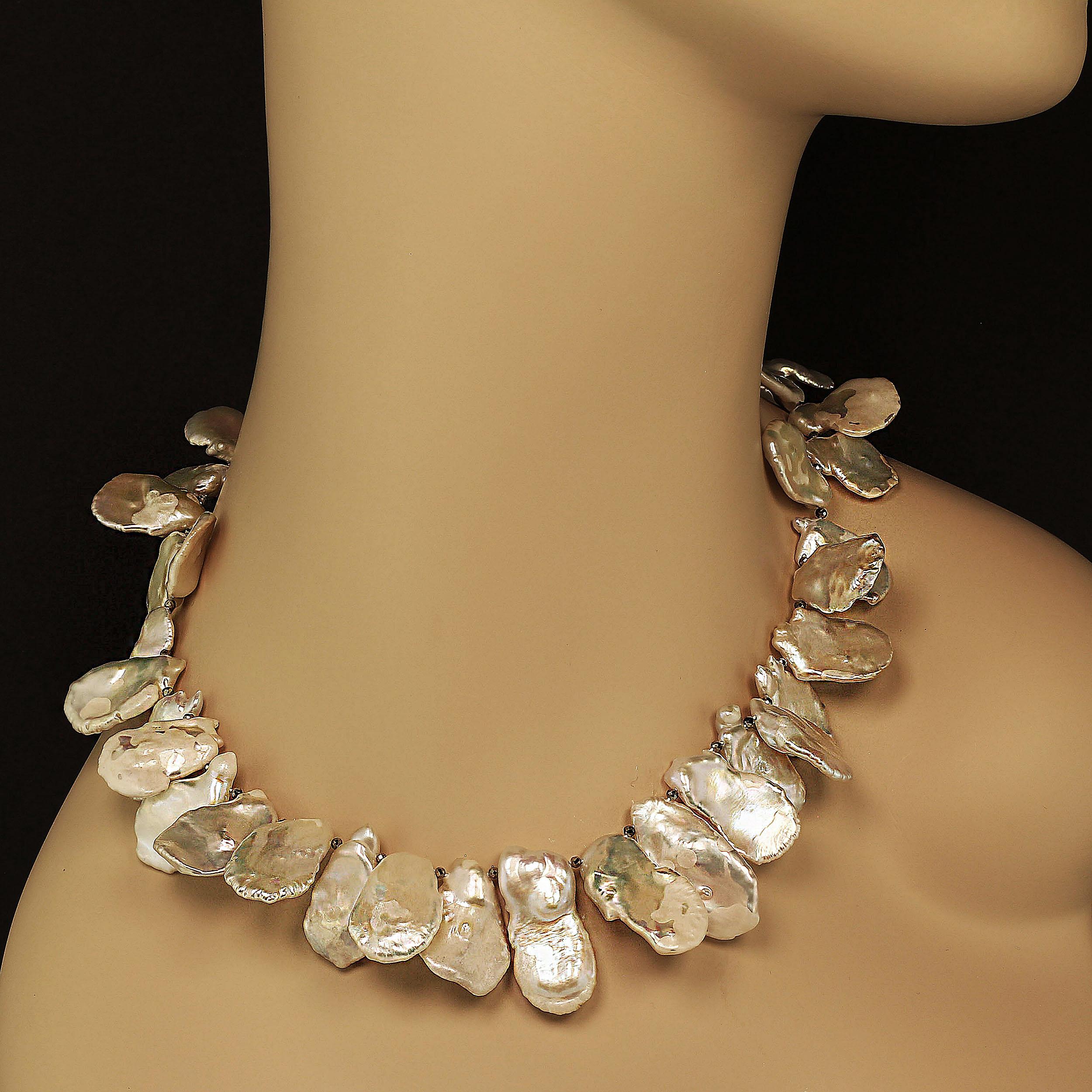 Perle AJD Matinee Long collier de perles Keshi blanches et iridescentes, pierre de naissance de juin