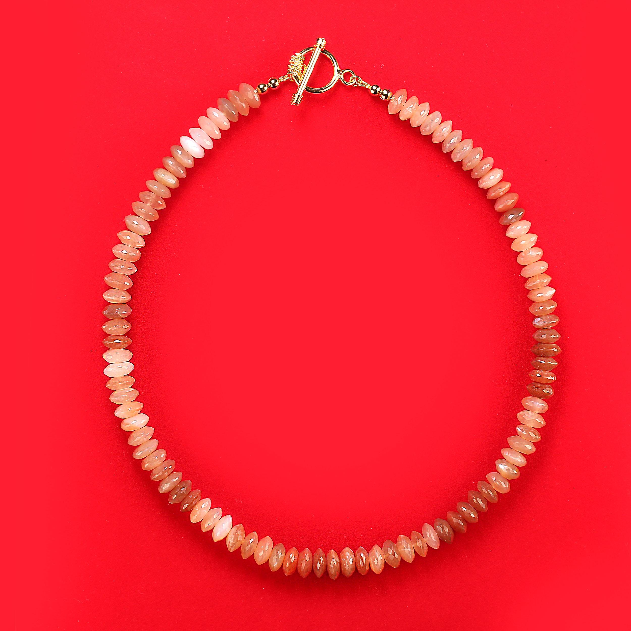 Collana AJD Mocha Mousse Moonstone Sophisticated da 17 pollici in vendita 1