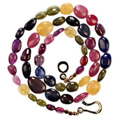Ovale AJD-Halskette mit mehrfarbigen Saphiren