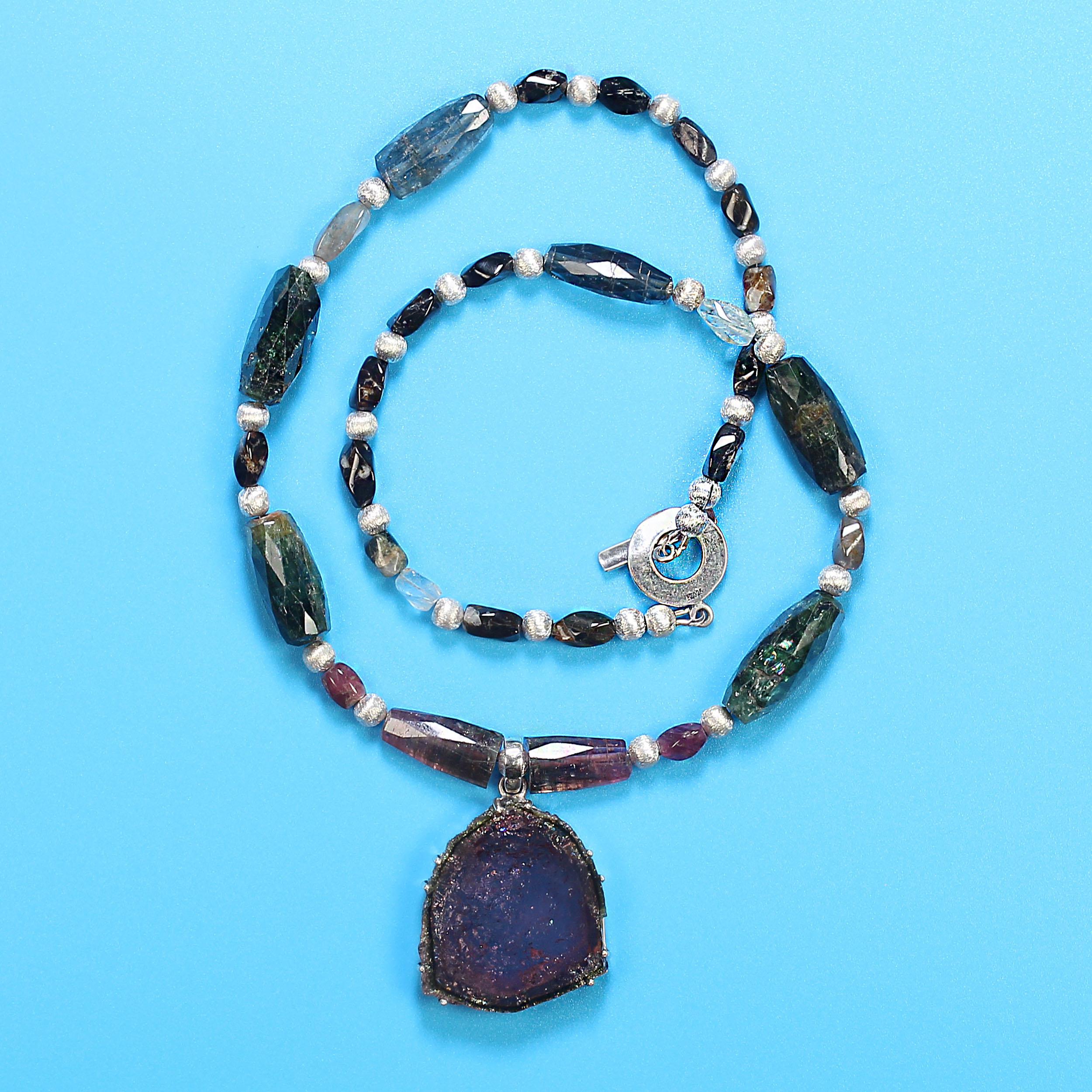 AJD Collier en tourmaline multicolore et pendentif tranche de melon Unisexe en vente