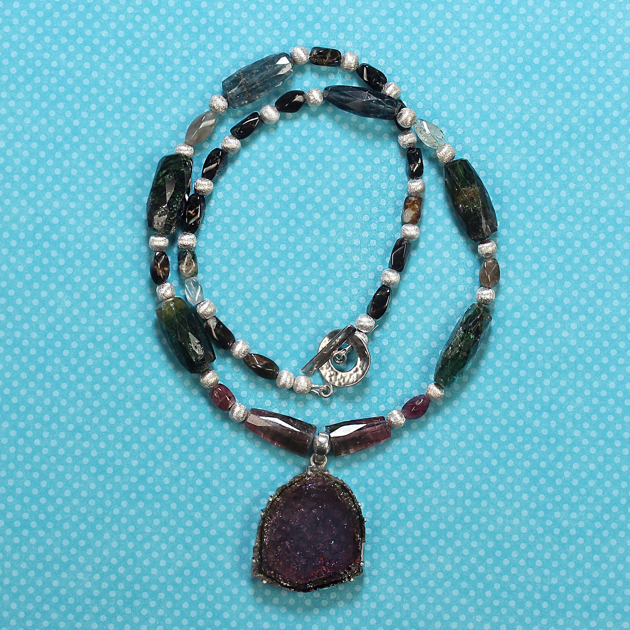 AJD Collier en tourmaline multicolore et pendentif tranche de melon en vente 3