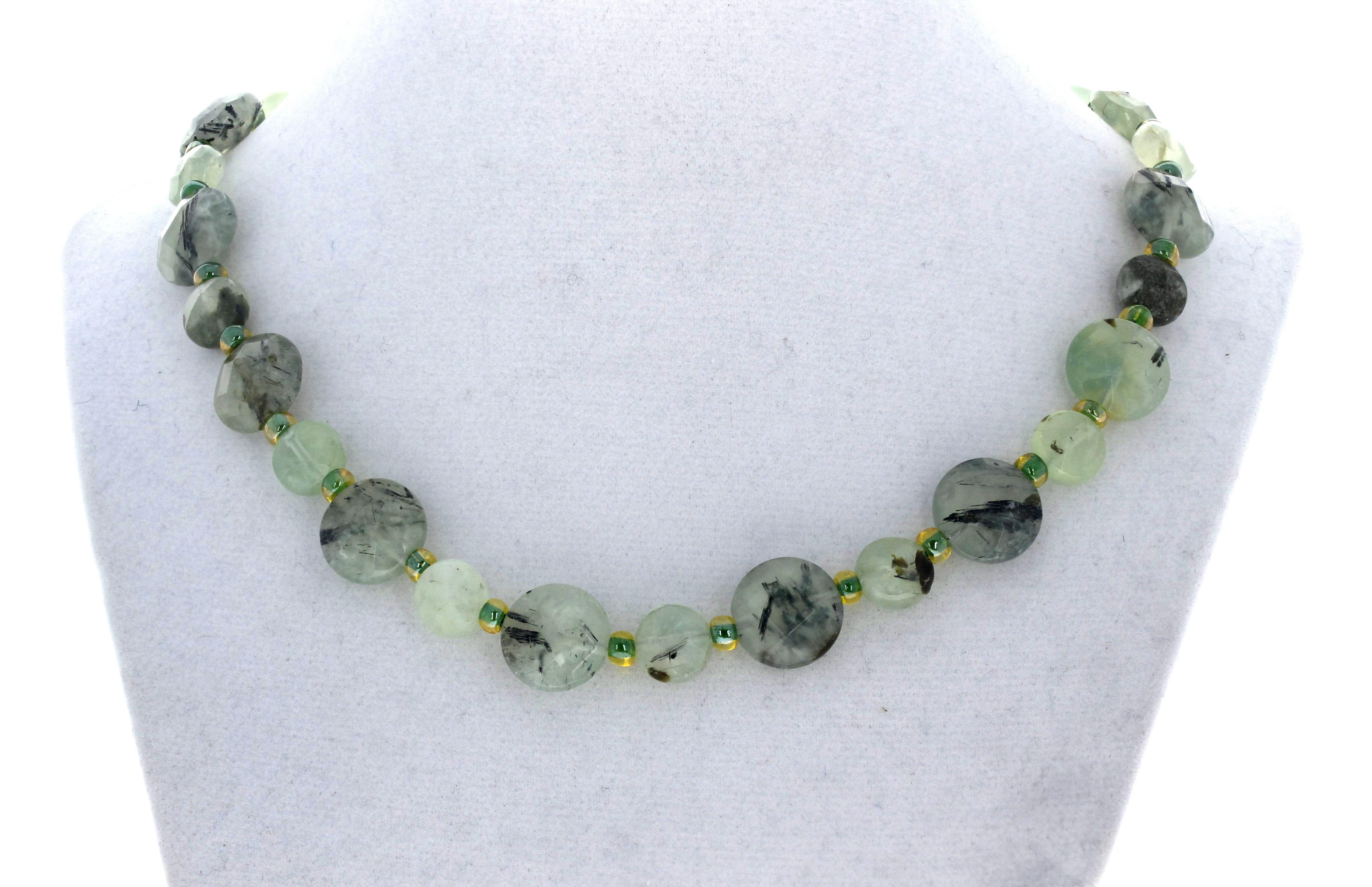 AJD Collana di prehnite verde naturale con distanziatori verdi scintillanti da 17