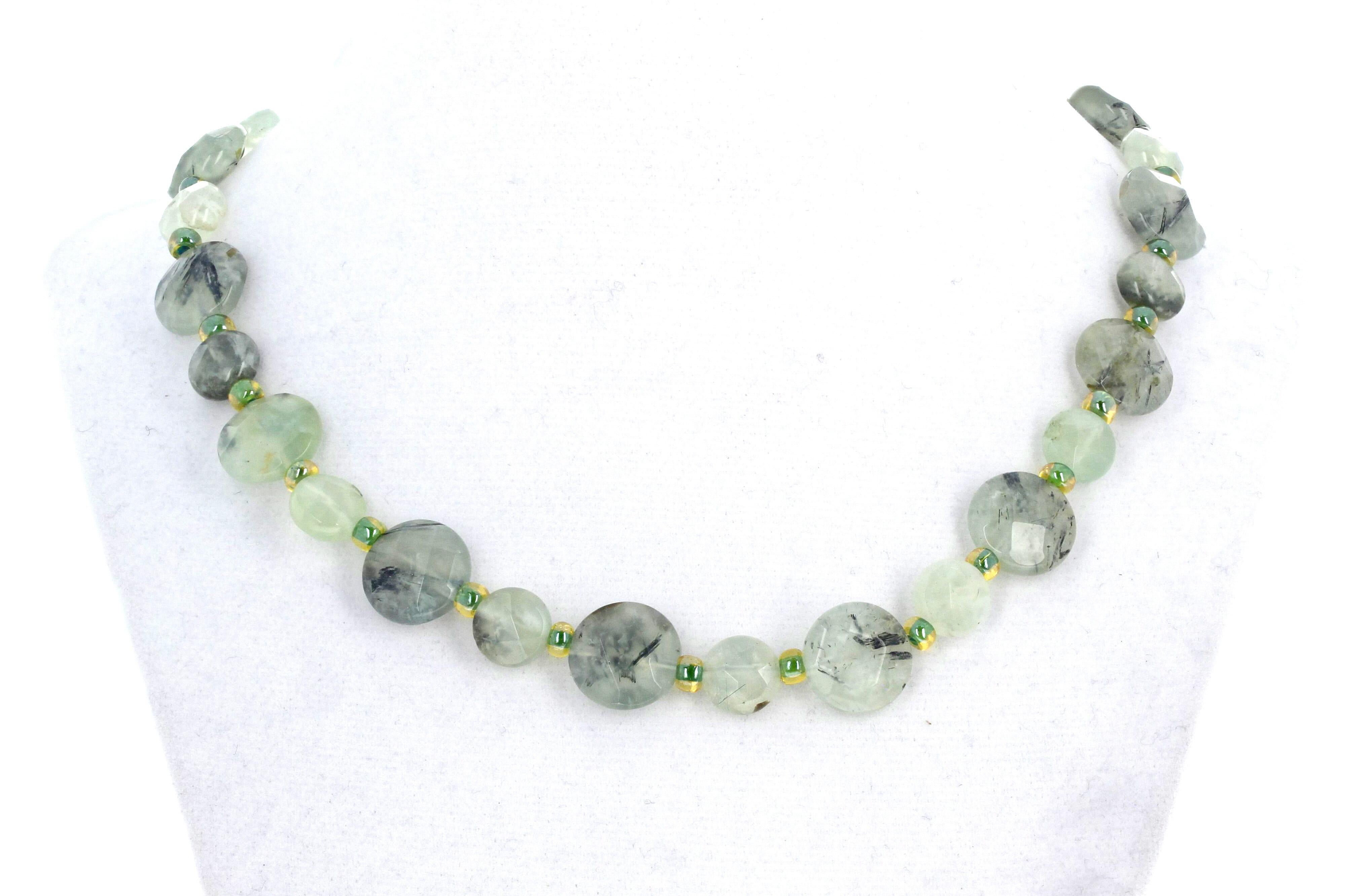 da uomo o donna AJD Collana di prehnite verde naturale con distanziatori verdi scintillanti da 17