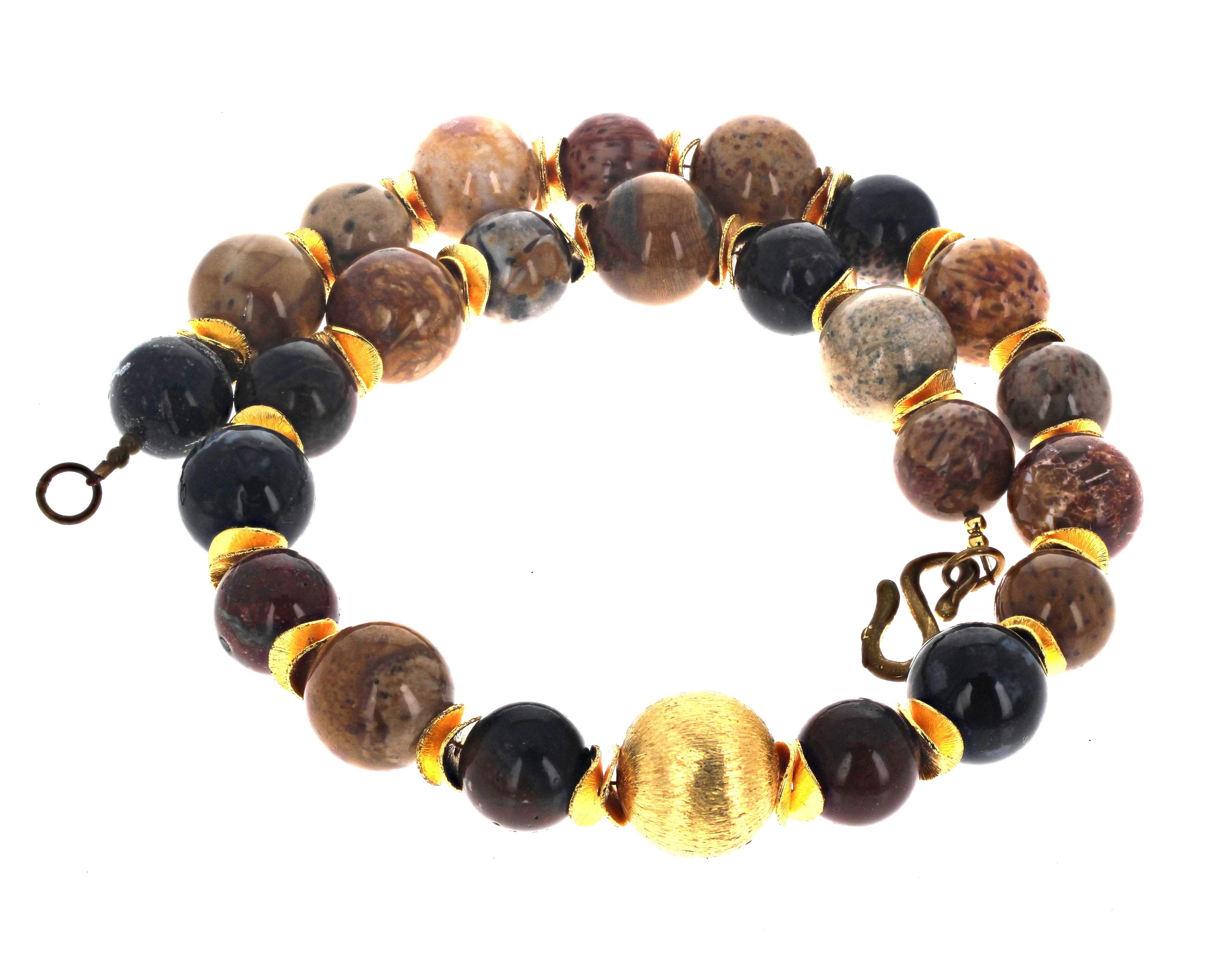 Taglio rotondo AJD Nature pietrificato  Collana con gemme a forma di albero di palma e distanziatori dorati da 21 pollici in vendita