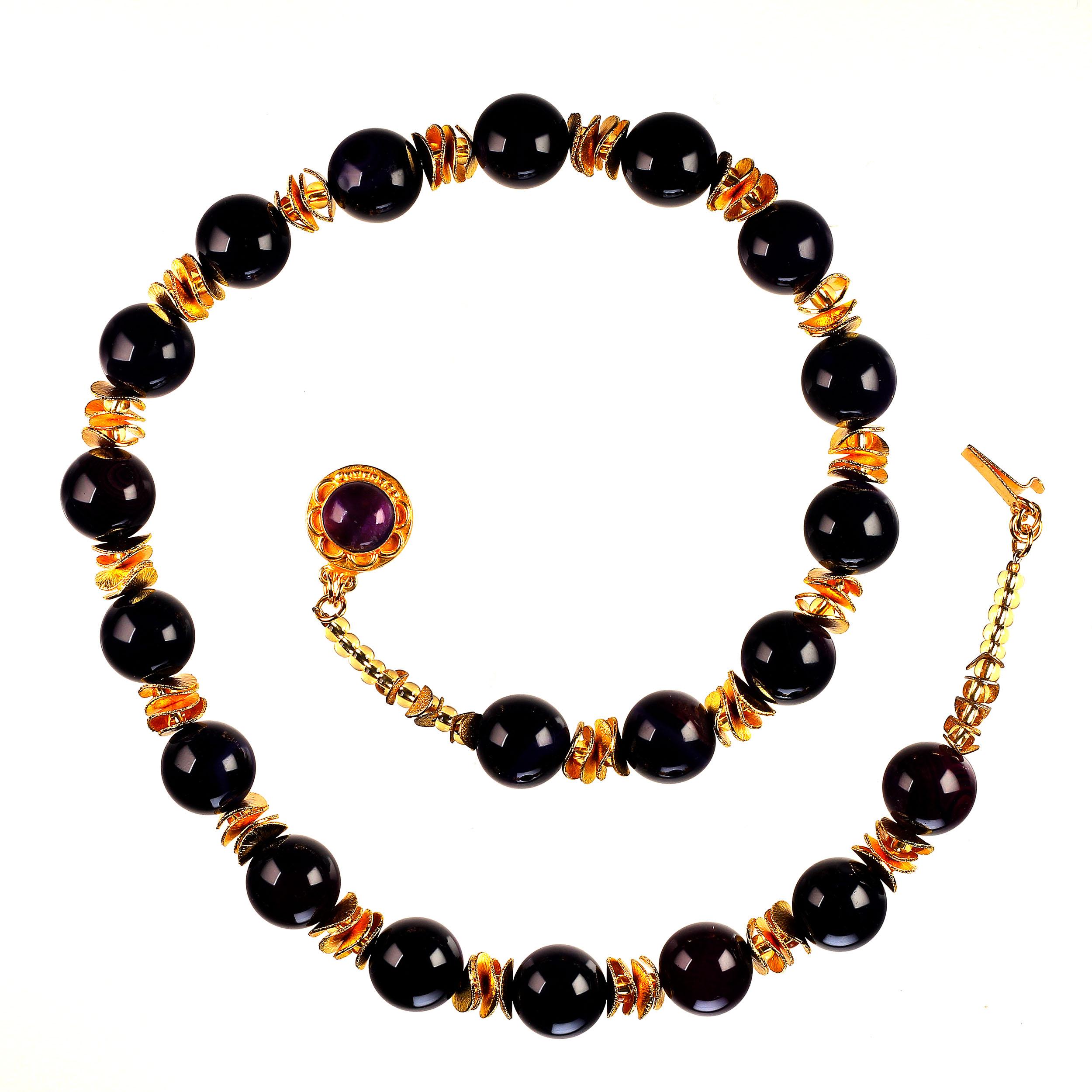 AJD 23 Zoll Halskette aus poliertem Amethyst mit Goldakzenten Februar Geburtsstein für Damen oder Herren im Angebot